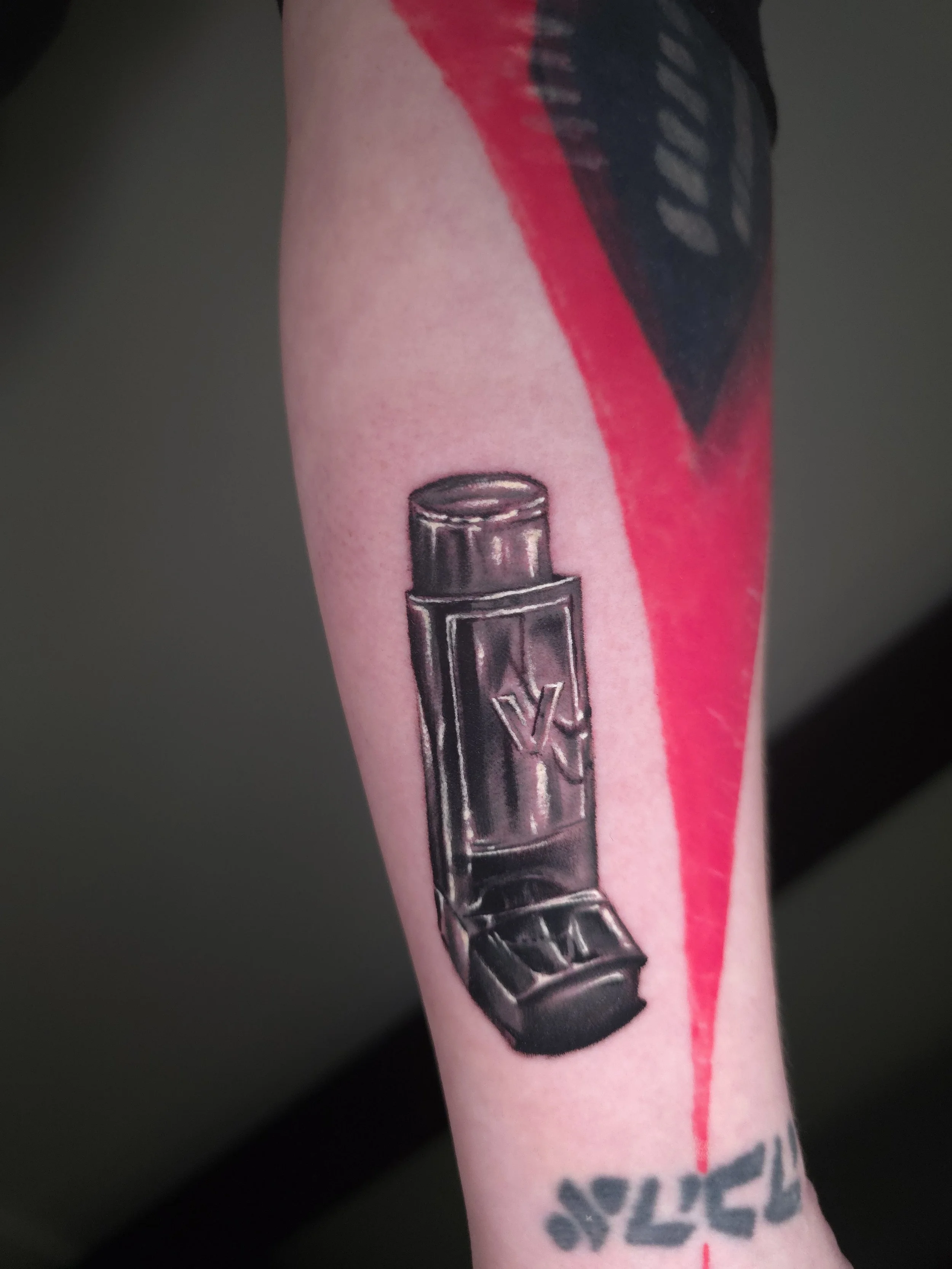 blackandgrey-microrealism-chrome-inhaler-tattoo-chicago.jpg