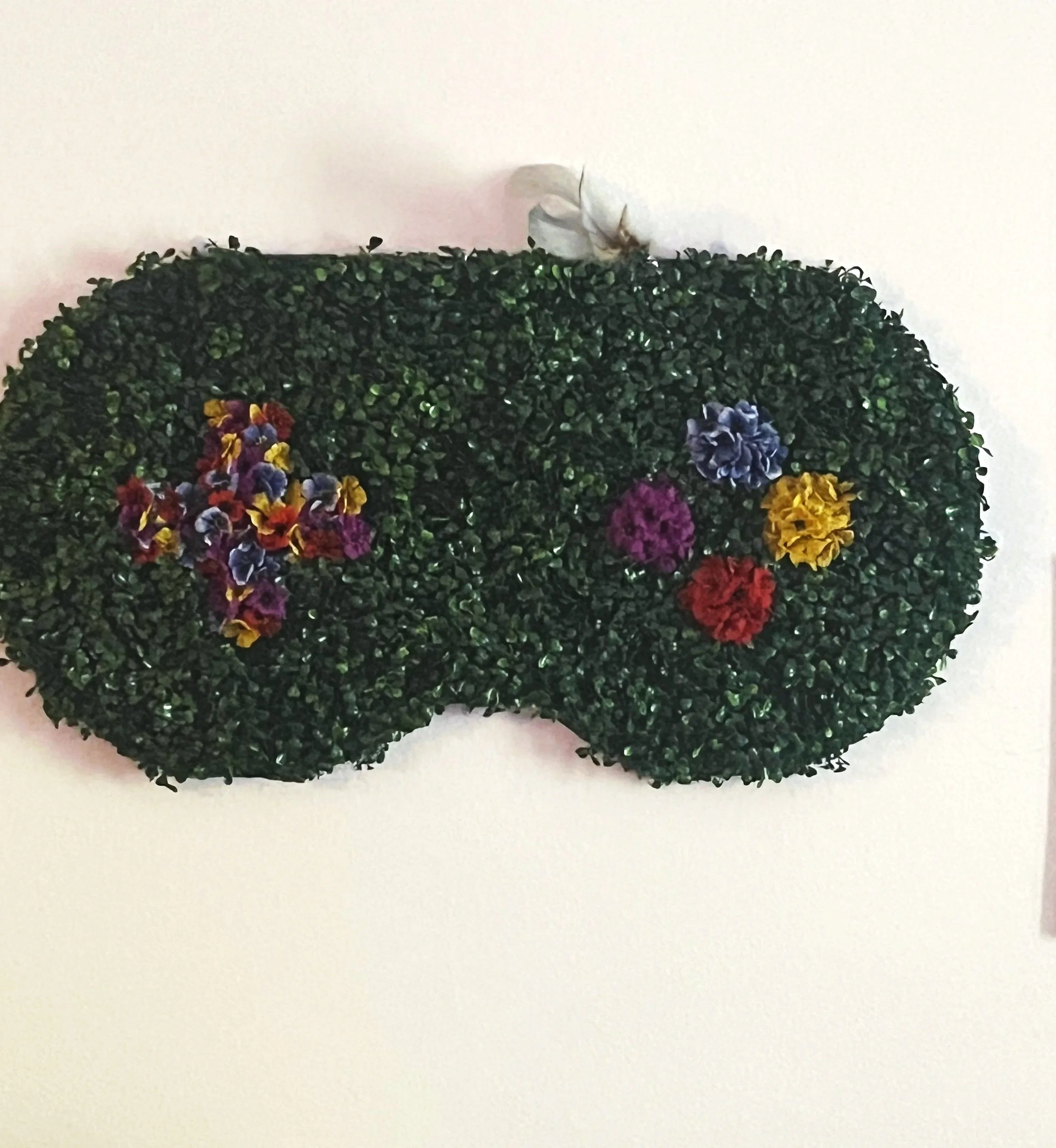 A somewhat random idea - I liked the idea of the shaped greenery designs I was seeing and decided to try my hand at a game controller. 
