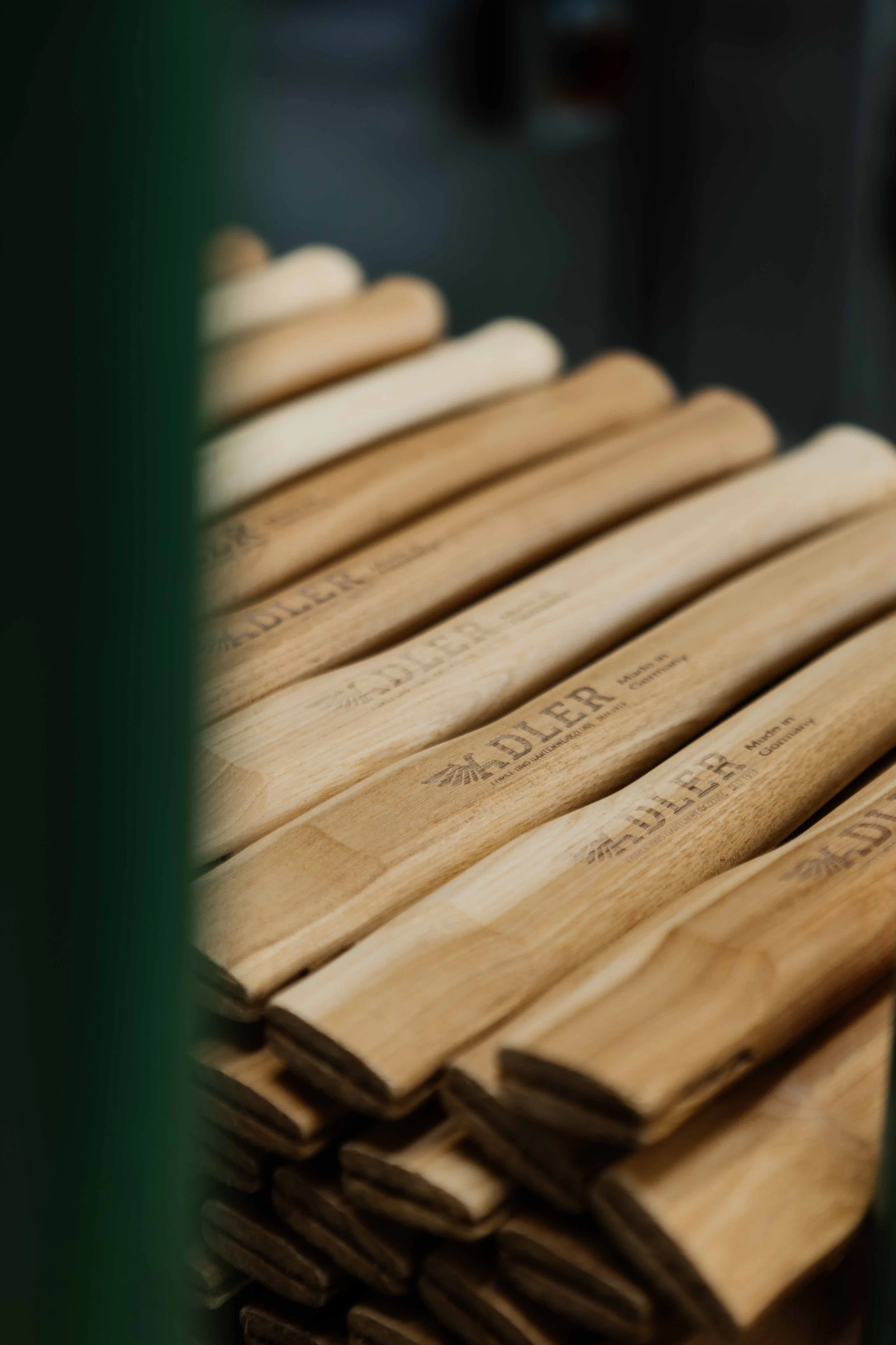 Stack of wooden golf tees with the brand name 'Dler' engraved on them.