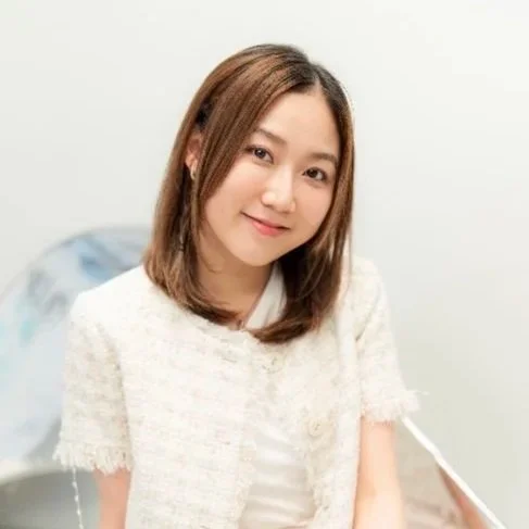 sobi SO Cho Yan 蘇楚欣, professional and experienced vocal (singing) coach and stage performer.  Specialise in teaching kids / teens/ children/adults singing (vocal) in private or group singing classes and guide them mastering stage performances