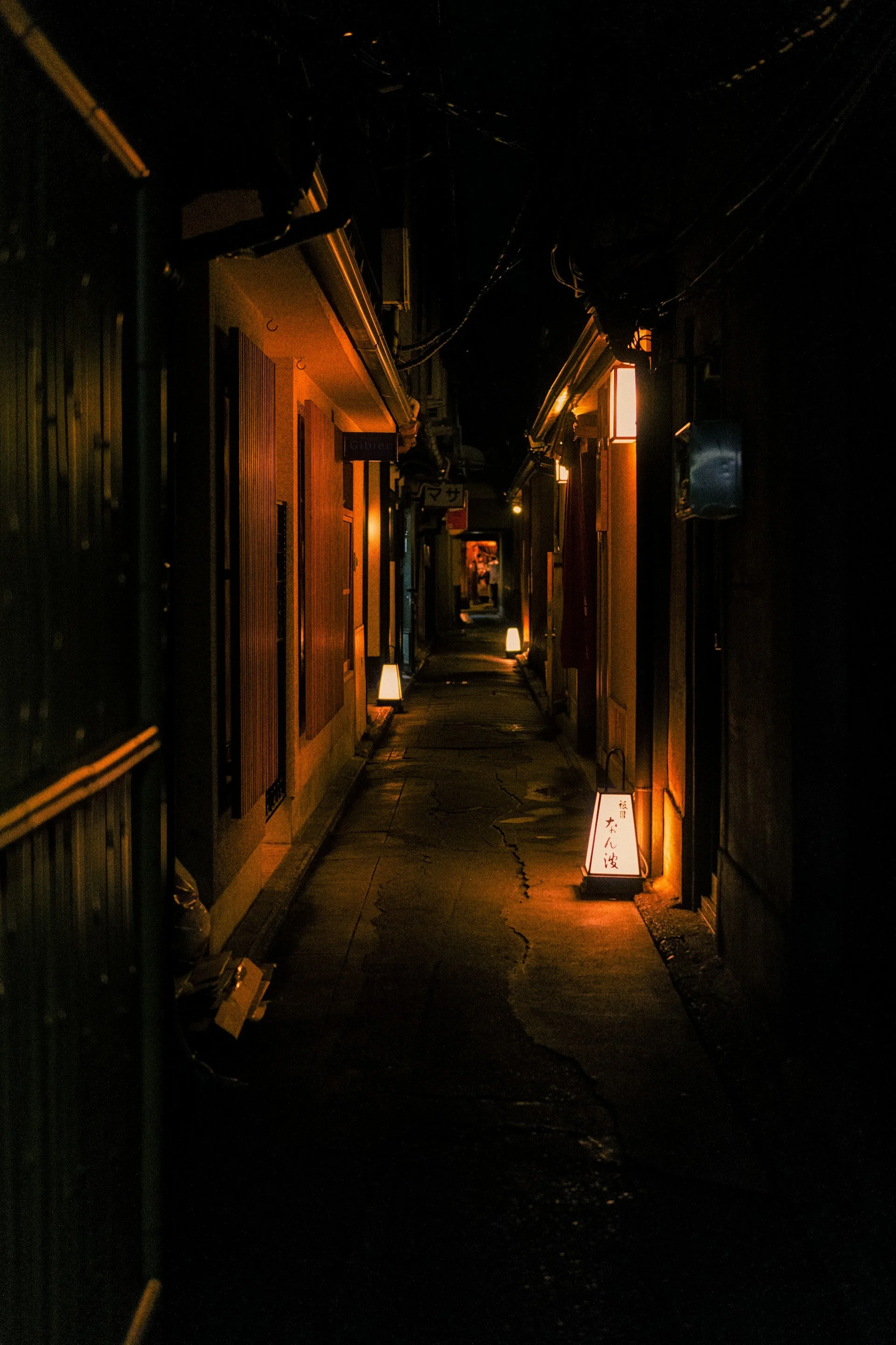 japan-forbidden-nights-secrets-and-shadows-private-tour-gion-district.jpg