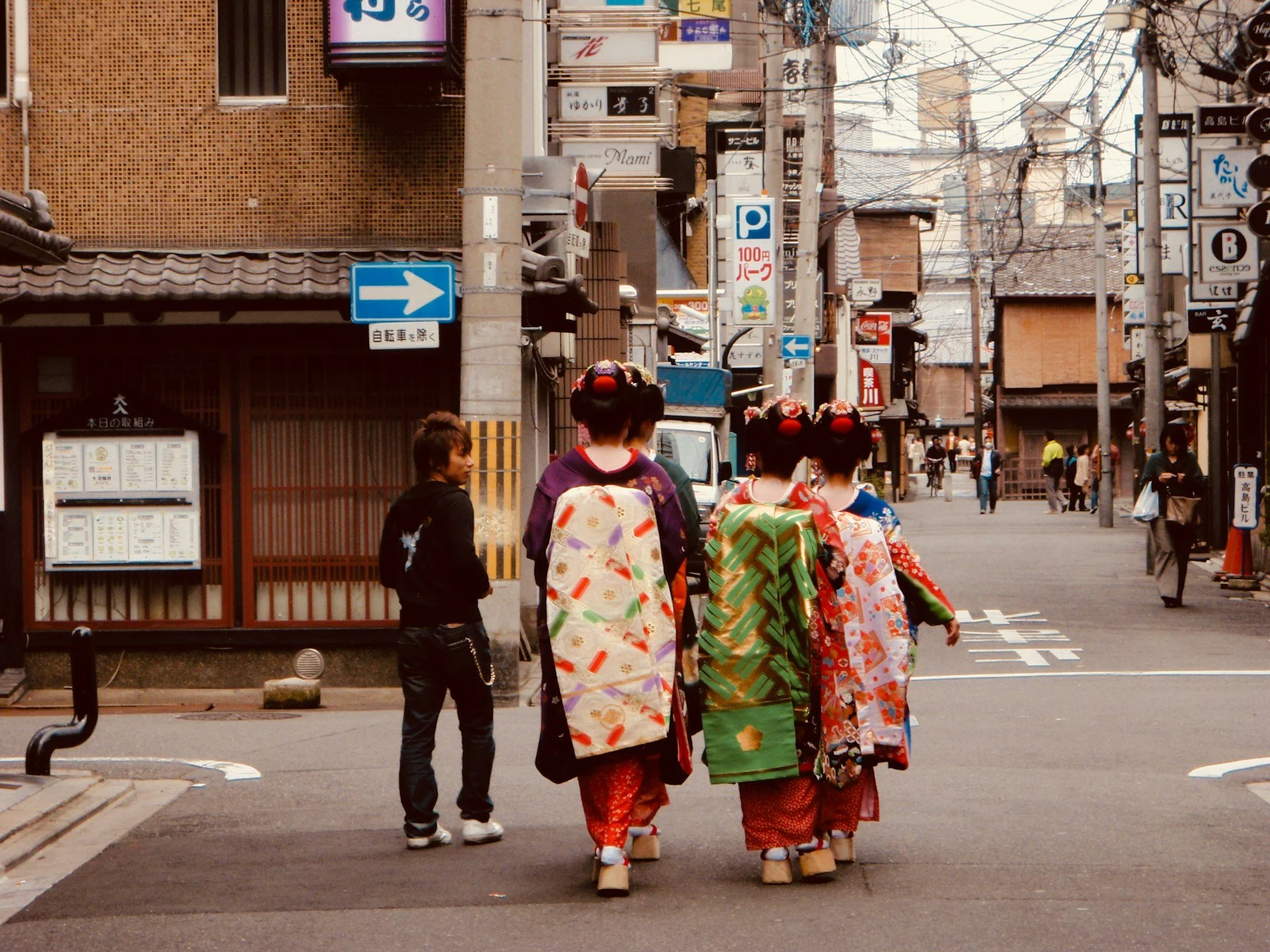 Kyoto-weird-and-unusual-oddities-and-curiosities-private-tour-geisha-culture.jpg