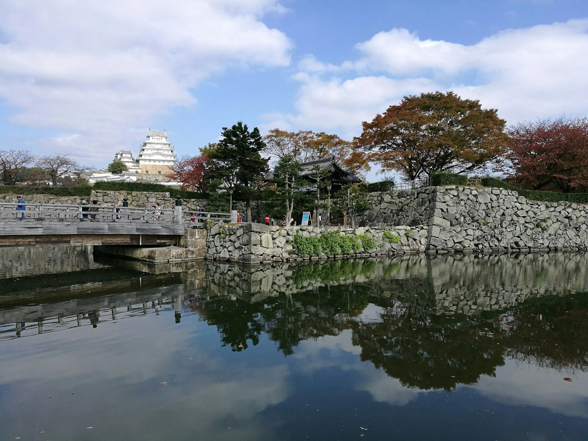 private-himeji-tour-authority-in-architecture-moat.jpg