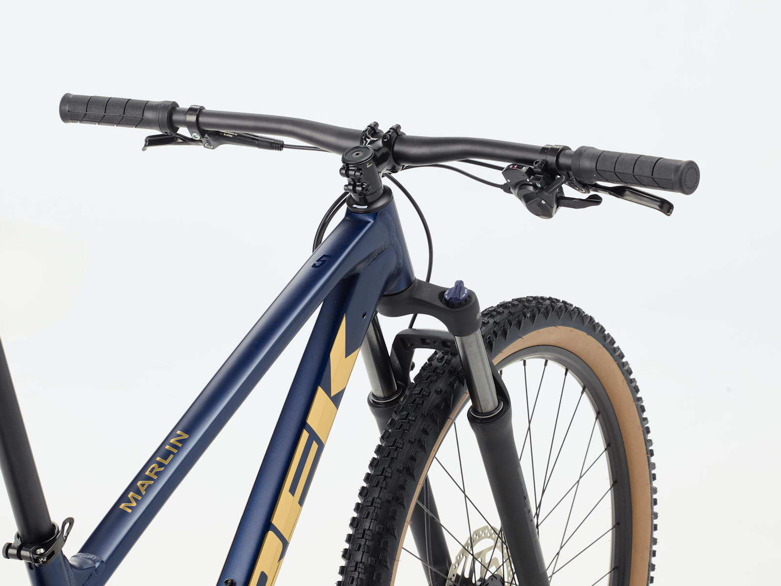 trek-marlin-5-gen-3-mulsanne-blue-cockpit.png