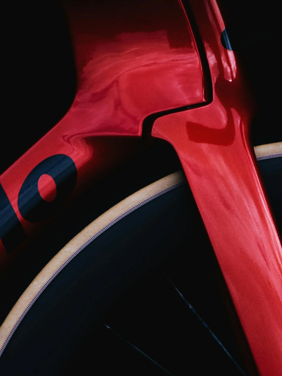 Cervélo S5 Bayonet aero fork crown in Carnelian red
