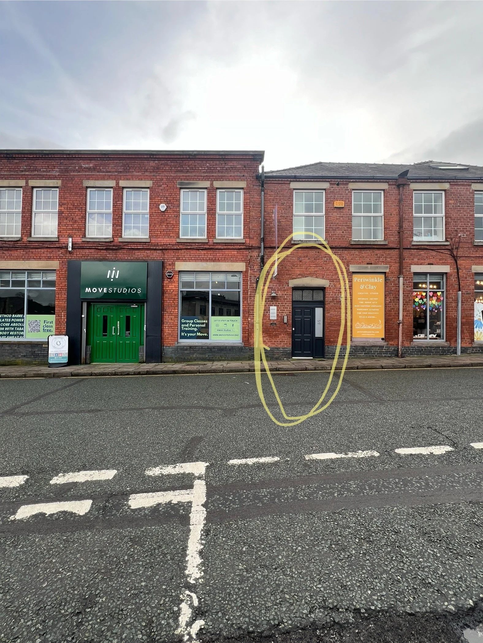 how to find Now, Draw! at the Wellbeing Space. A street view of brick buildings with various businesses in Macclesfield, including Move Studios, Periwinkle & Clay. Pickford Street.