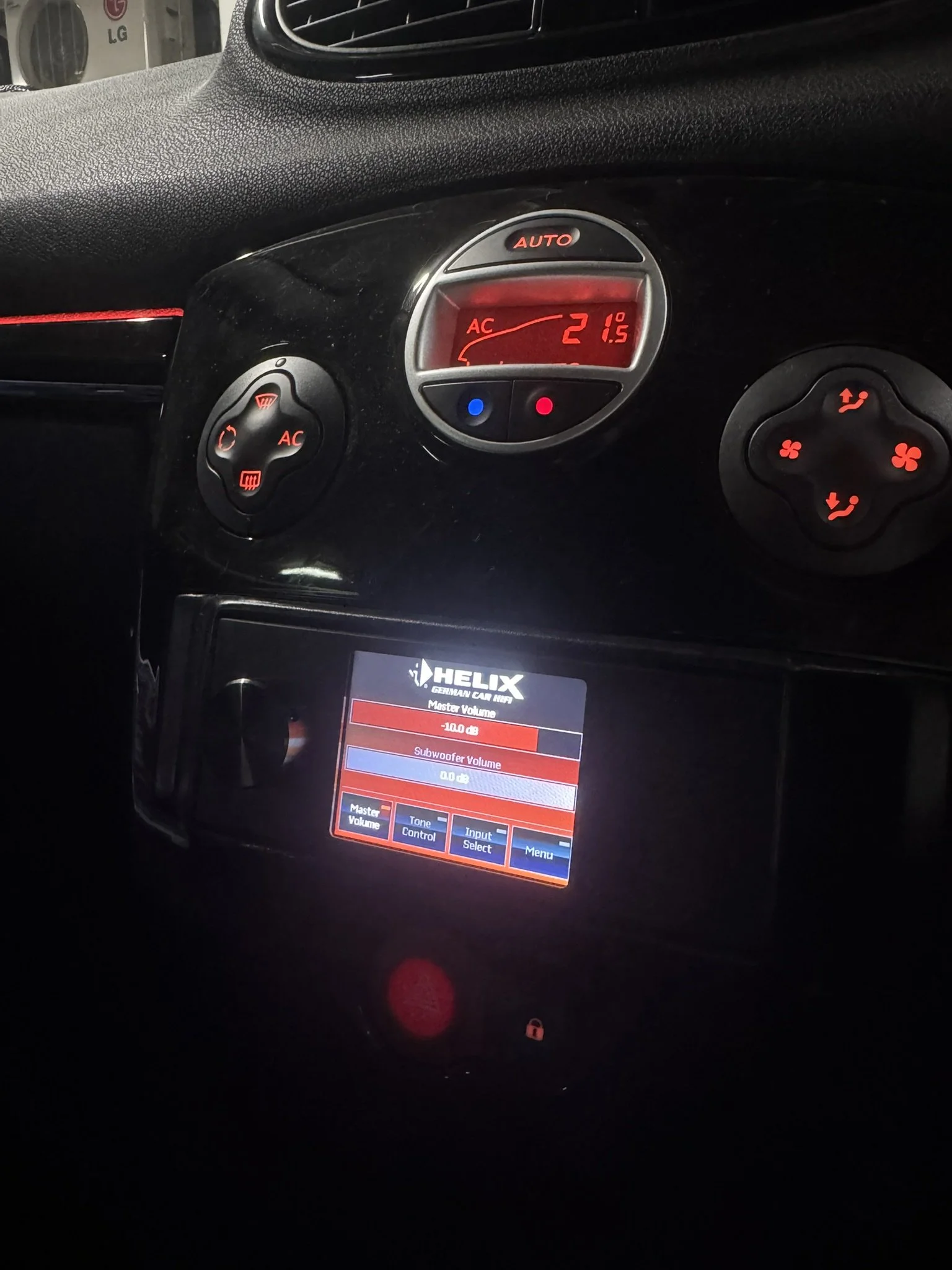 Renault Clio 3 Single Din Helix DIRECTOR Mount