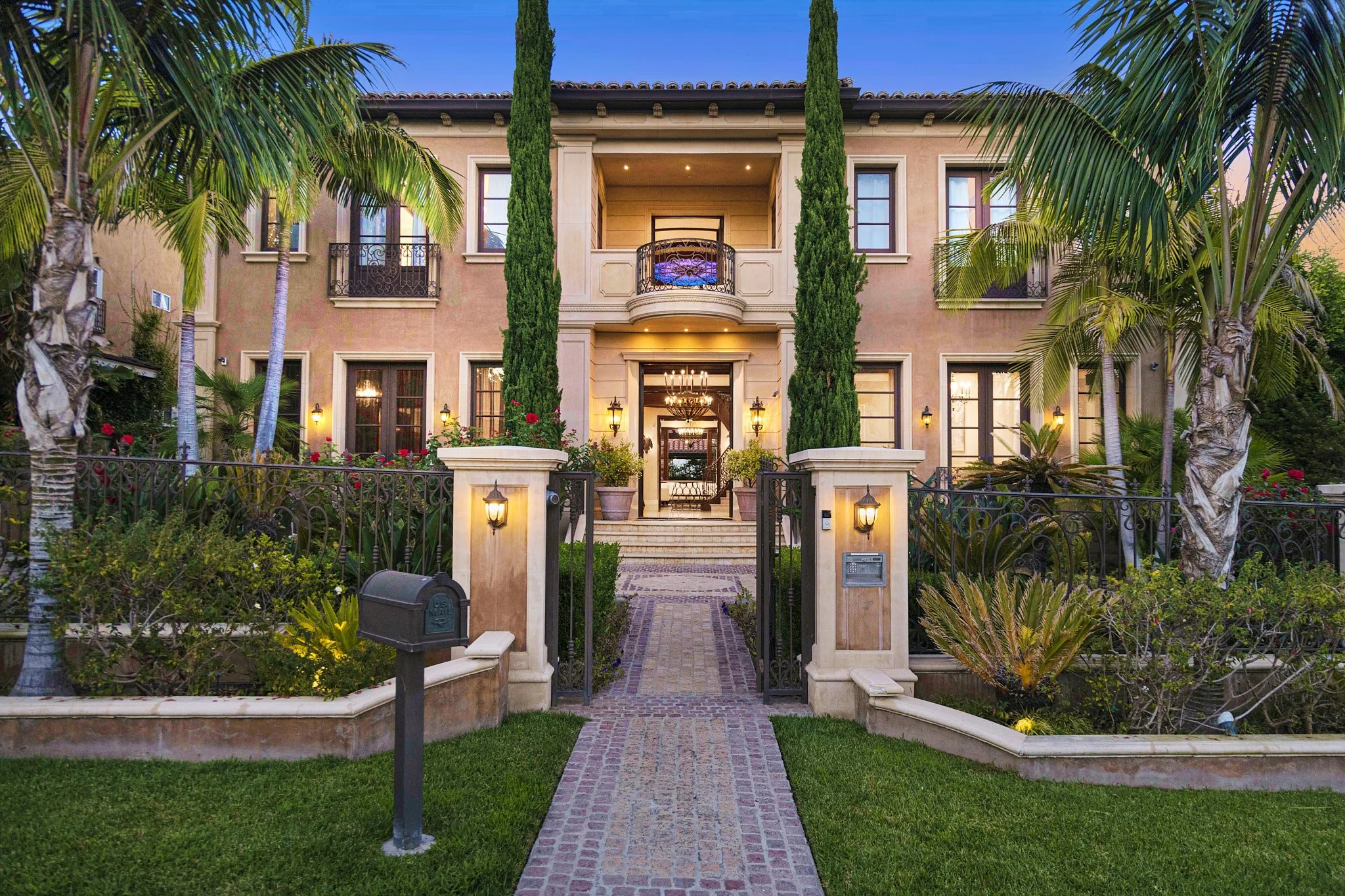 Palazzo | Beverly Hills Flats