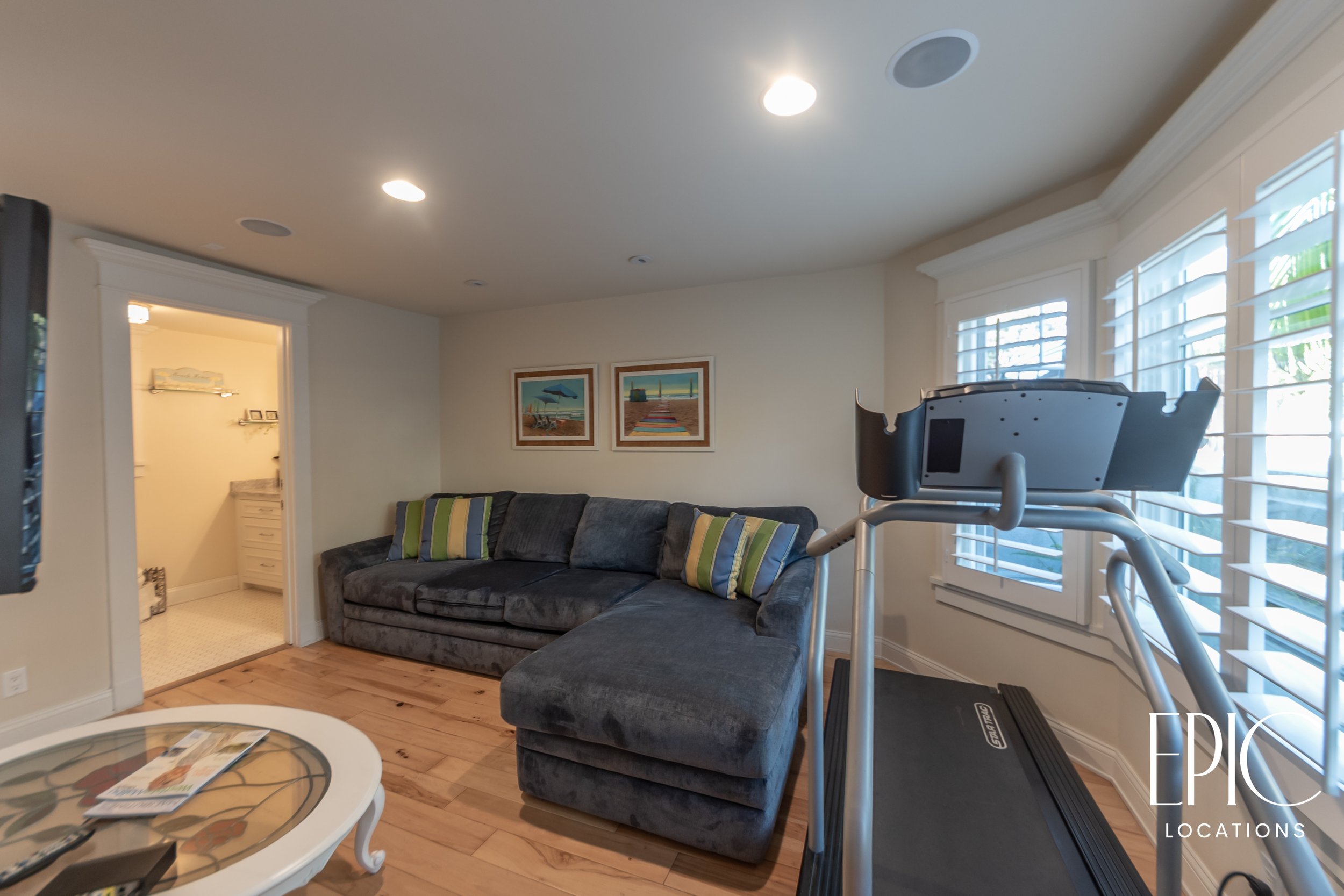 38 guesthouse living room (1).jpg