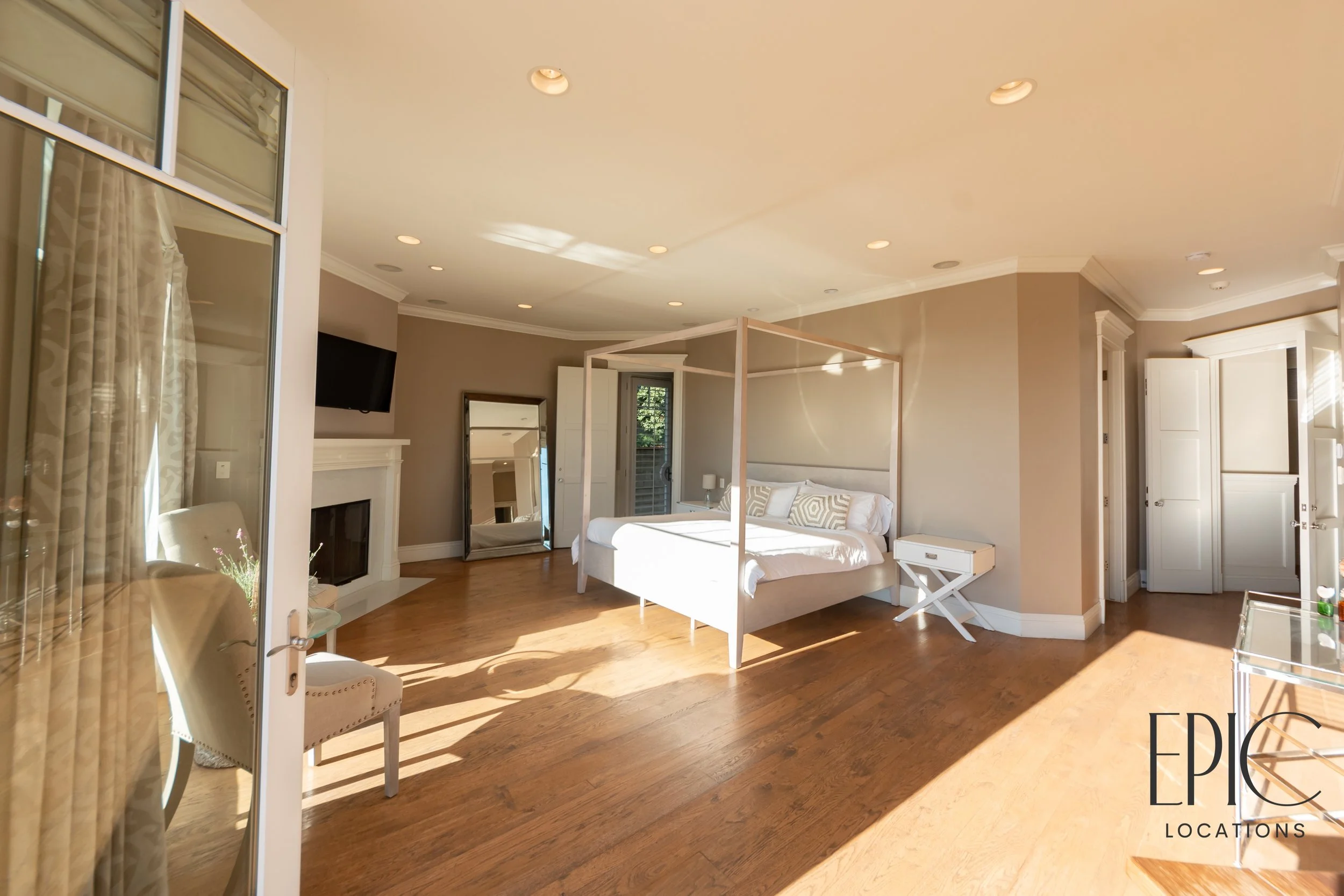 20 primary bedroom (1).jpg