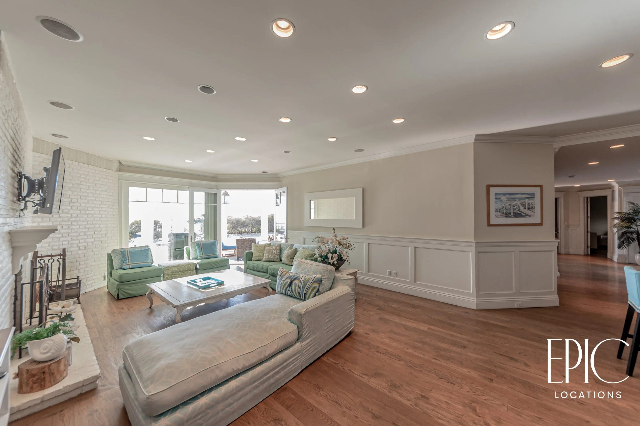 17 downstairs living room (1) (1).jpg