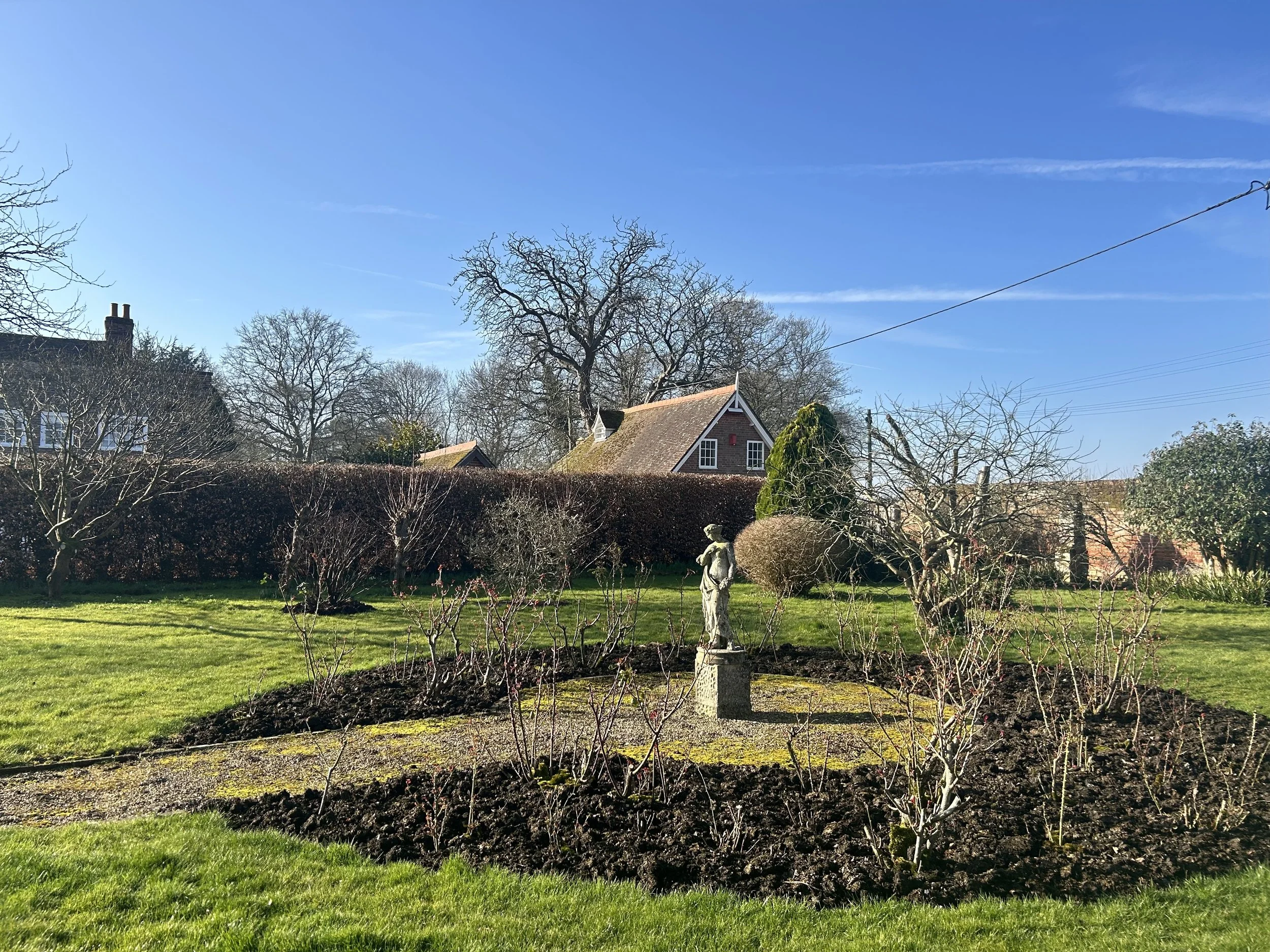 Fysh-Exterior Statue.jpg