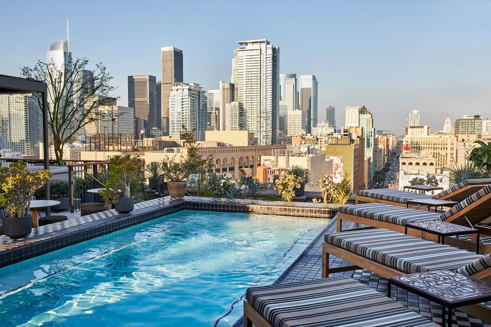 DTLA_3-2_PoolDeck_6.jpg