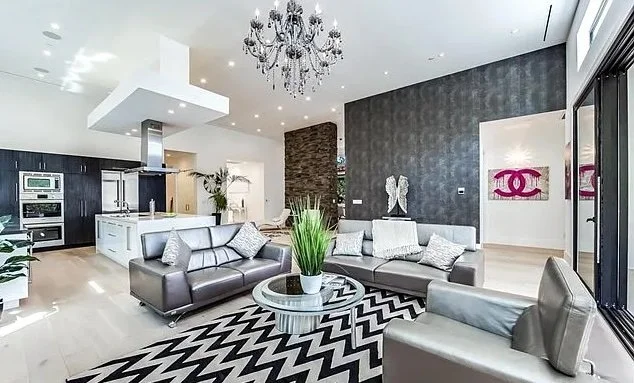 Marco bold Living.jpg