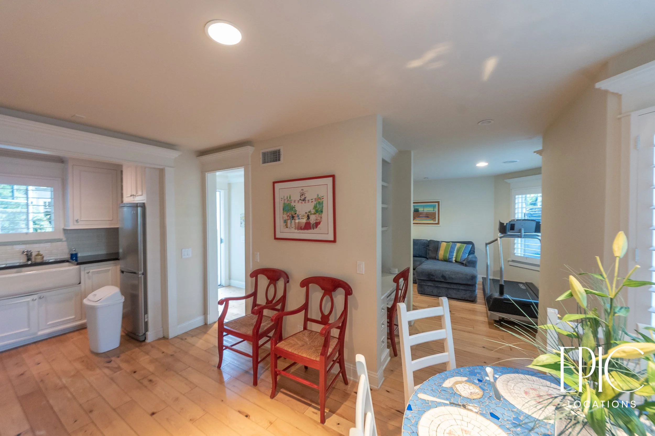 30760 Broadbeach Guesthouse-1.jpg