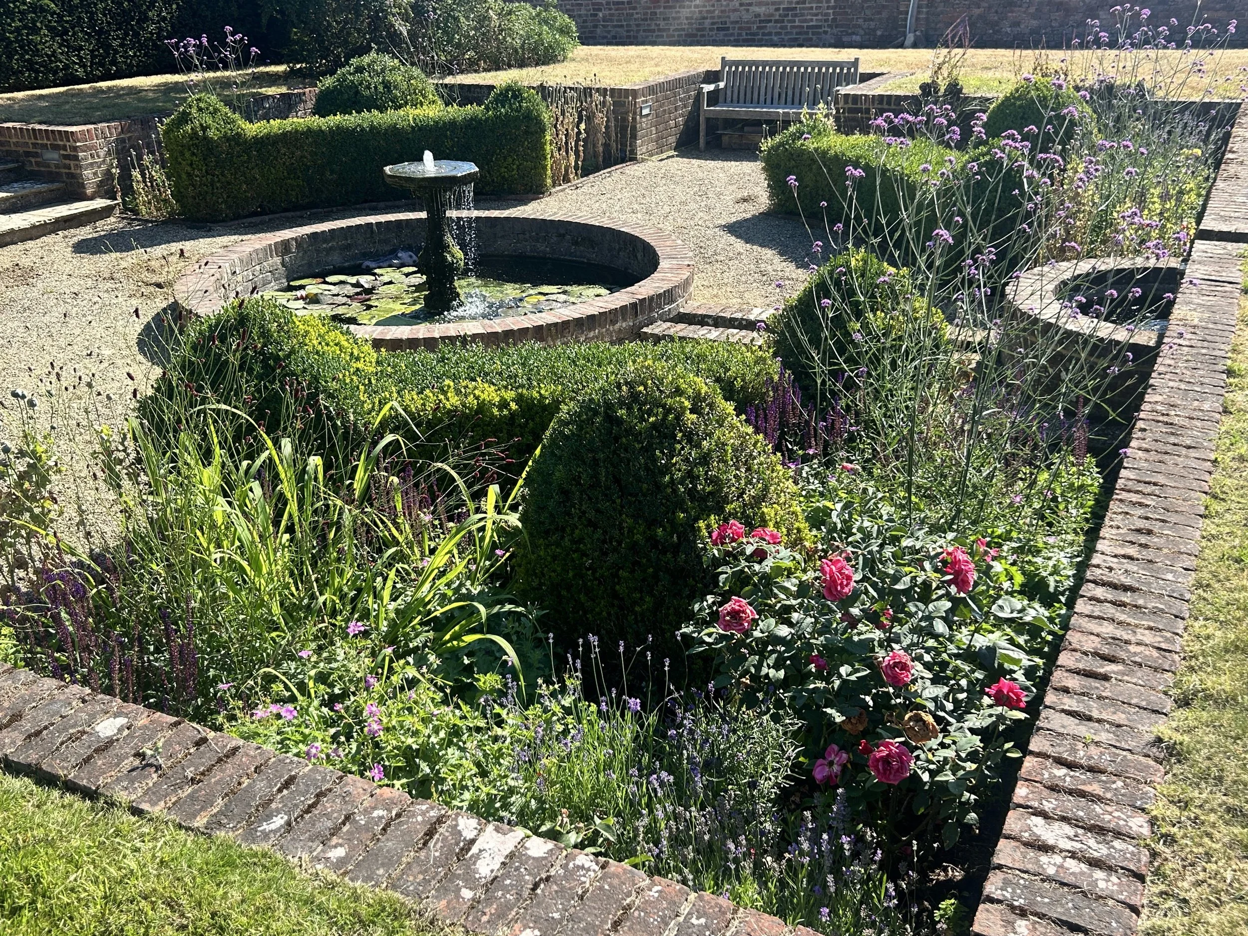 Fysh Exterior Garen Fountain 1.jpeg