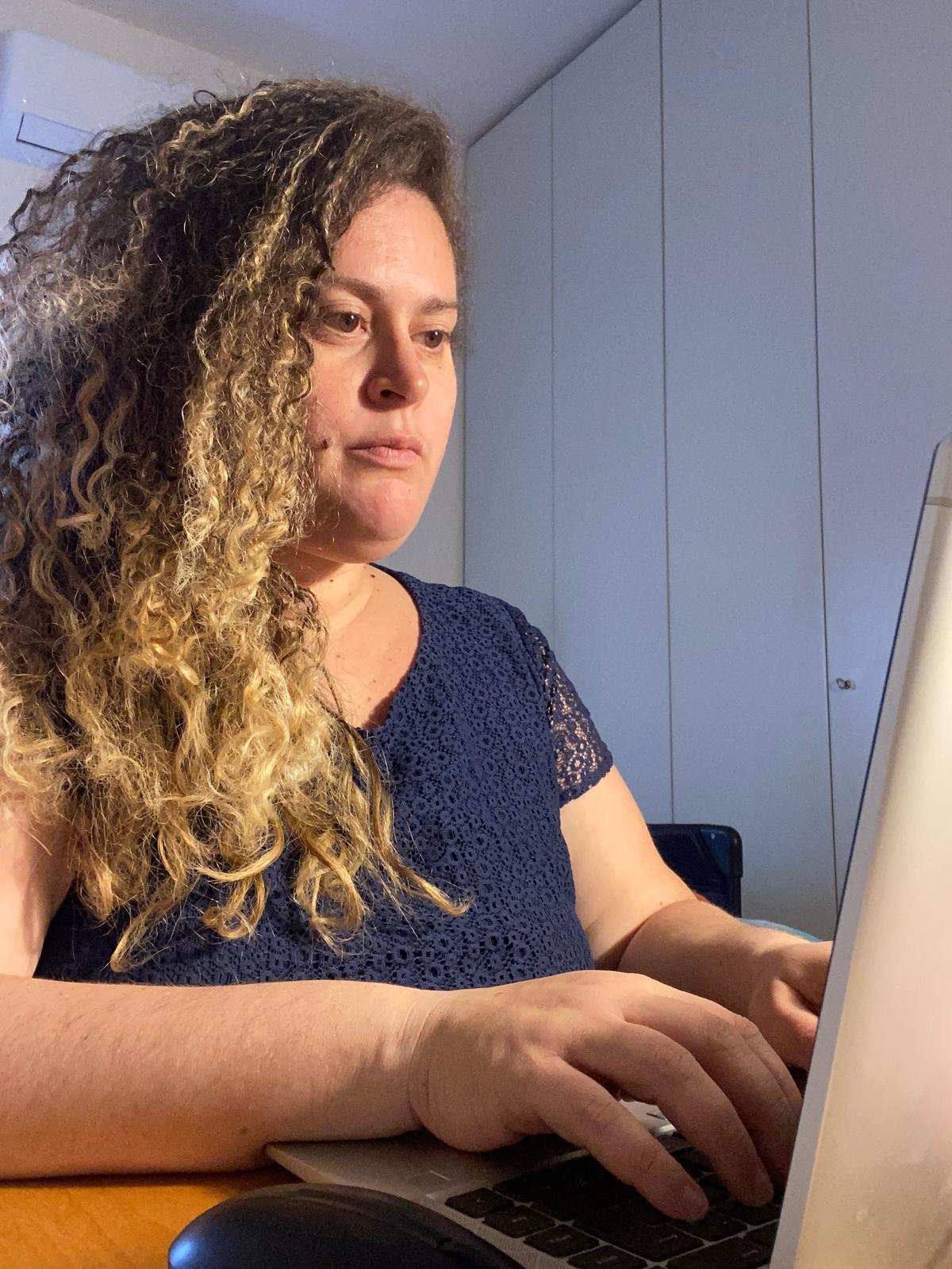 donna STEM che lavora a PC. Ingegnera. Laurea Triennale in Ingegneria Elettronica, Laurea Magistrale in Ingegneria Meccatronica, Dottorato di Ricerca in Ingegneria Meccanica. Esperienza lavorativa. Conosce i sistemi, sa come navigarli.