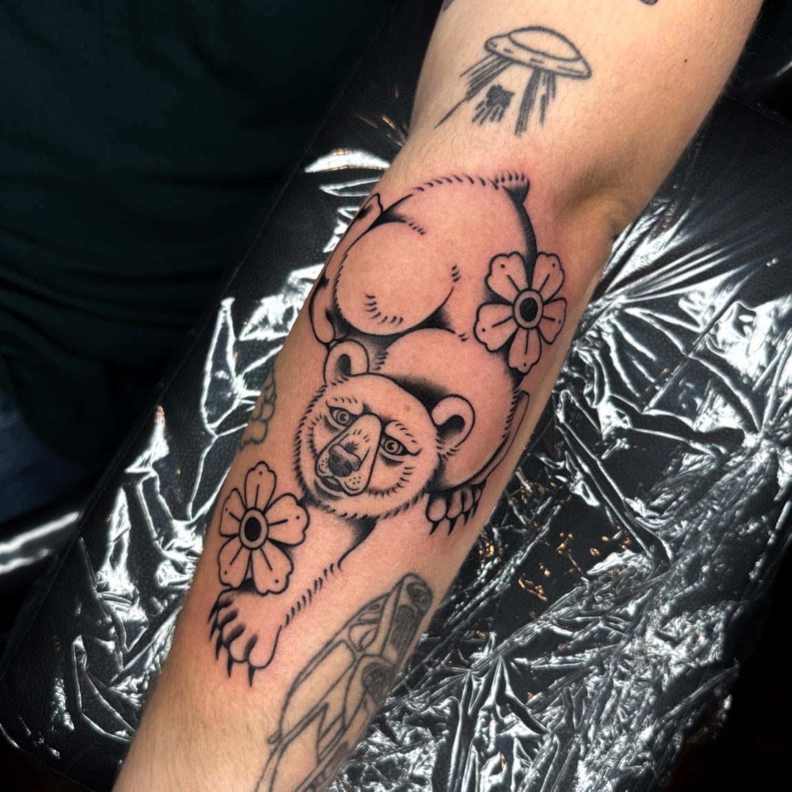 Cute bear for Alexis 🌼
.
.
.
#femaletattooartist #ladytattooers #georgiatattooartist #northgeorgiatattooartists #romegatattooartist #romegatattoo #downtownromega #romega #calhounga #kennesaw #atlantatattooartist