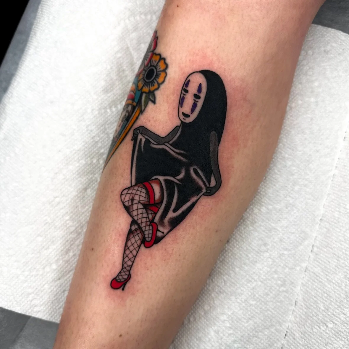 Fishnet No Face for Emily 🙂&zwj;↕️👠
.
.
.
#nofacetattoo #downtownromega #georgiatattooartist #romegatattoo #atlantatattooartist