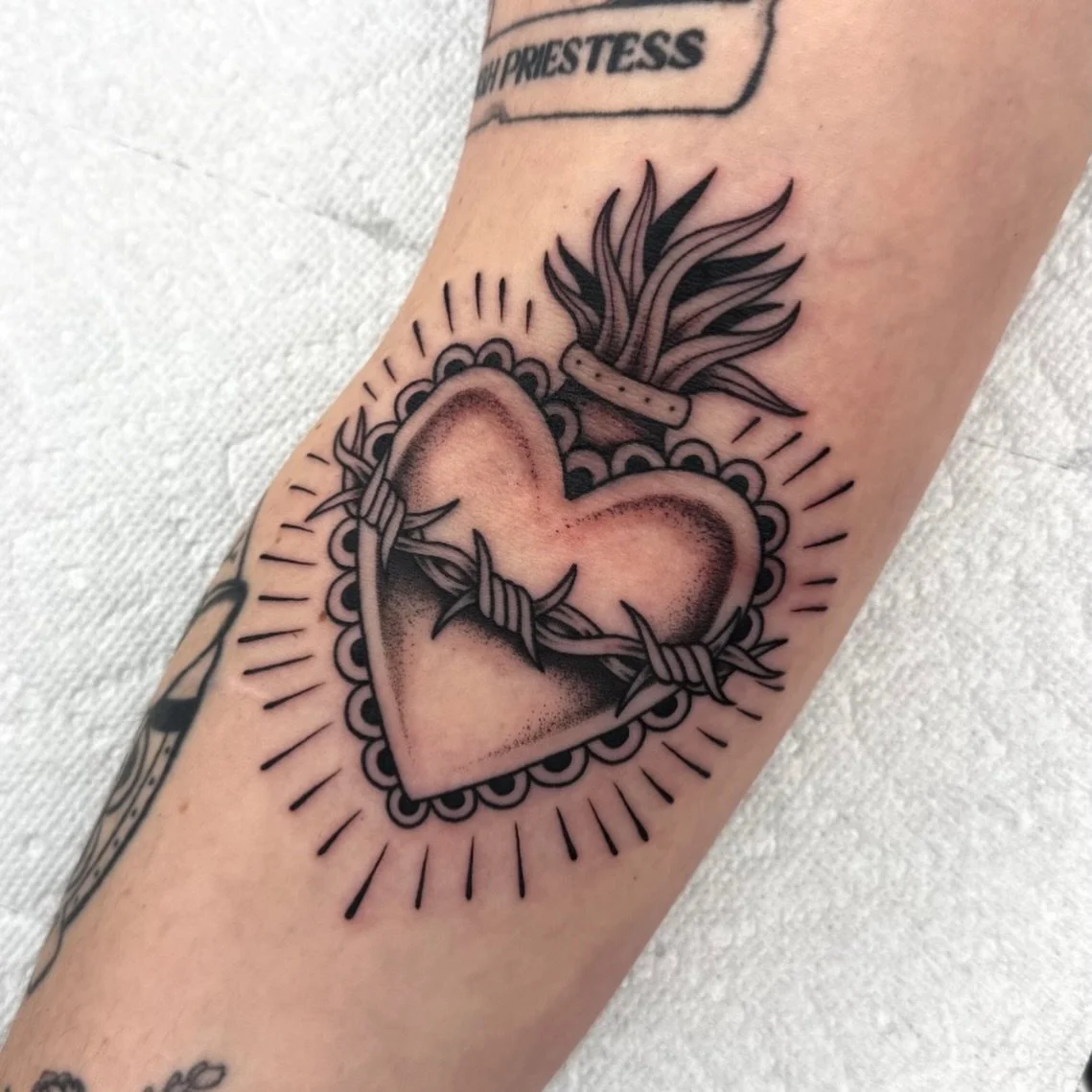 Matching sacred hearts for Taylor and Brandon ❤️&zwj;🔥
.
.
.
#northgeorgiatattooartists #georgiatattooartist #romega #atlantatattooartist #downtownromega