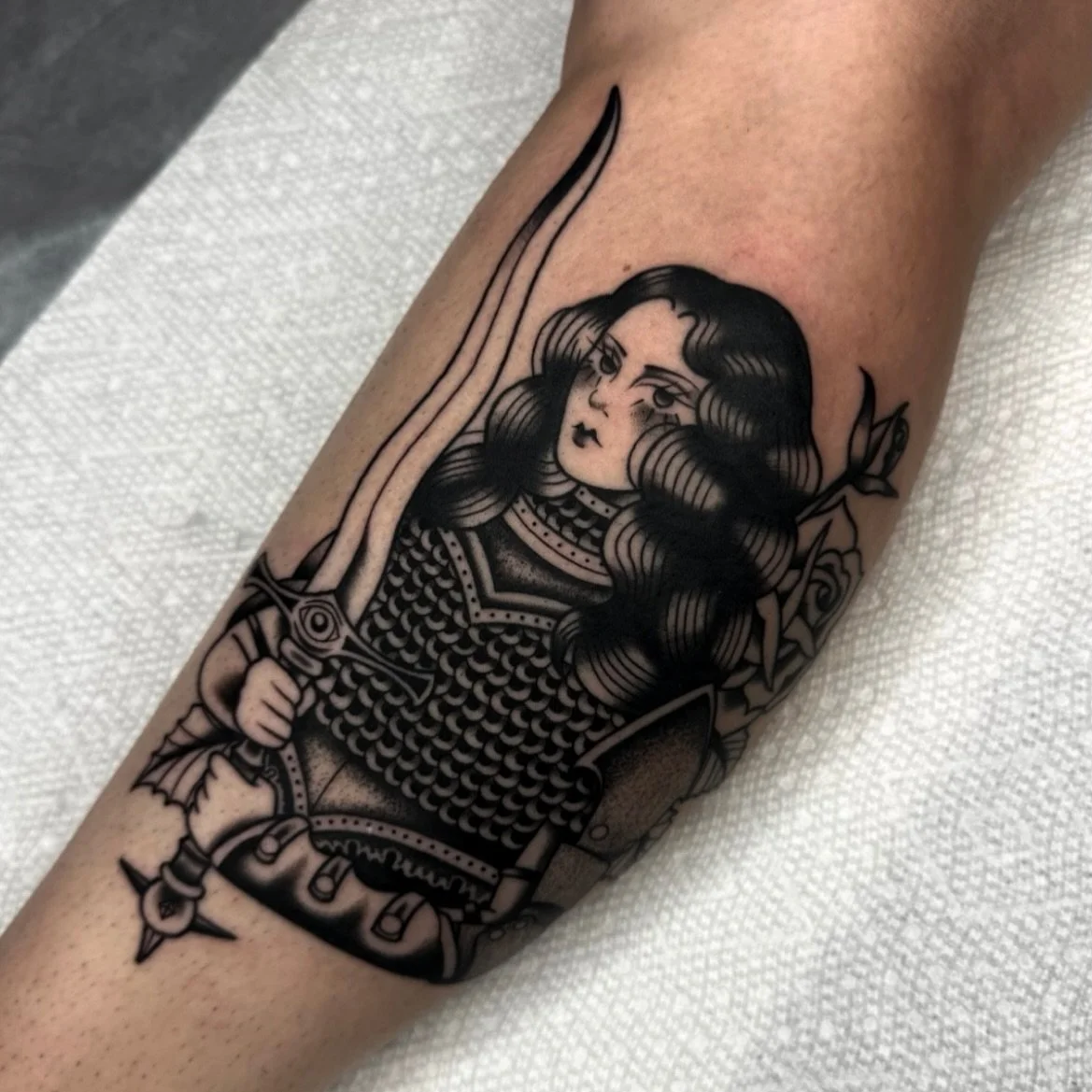 Lady Knight for Sydney 🗡️
.
.
.
#northgeorgiatattooartists #georgiatattooartist #romega #atlantatattooartist #downtownromega