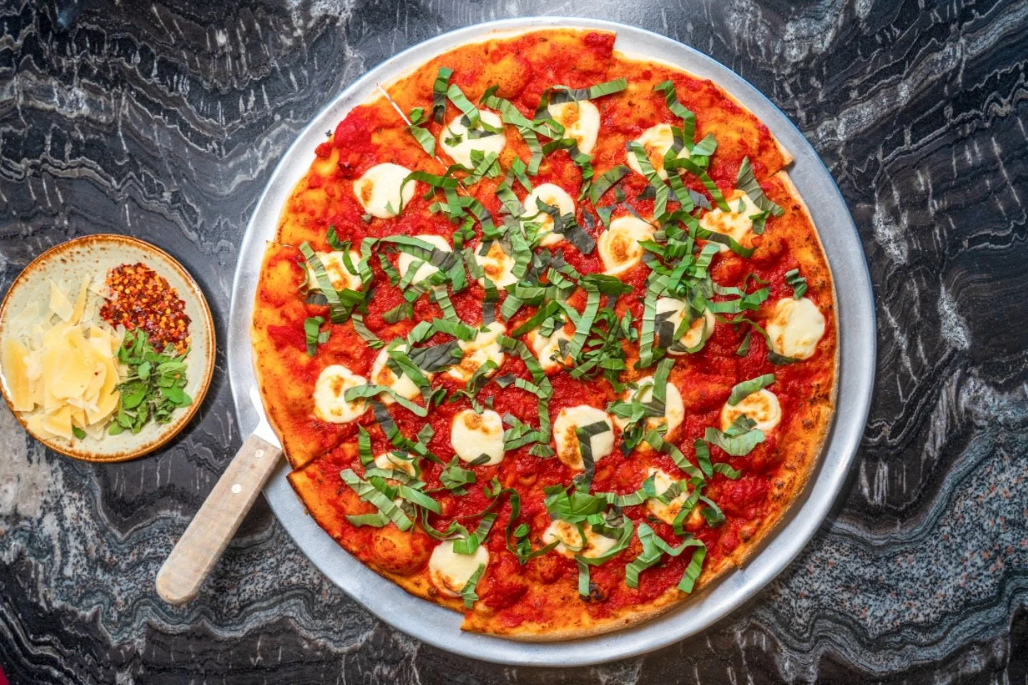 A true classic and one of our favorites: The MAGHERITA PIZZA 🍕! Made with our crisp dough, special tomato sauce, fresh mozzarella and basil. It&rsquo;s simple, timeless and always delicious. 🤤 

#lunapizzeriahouston #houstonrestaurants #houstonpizz