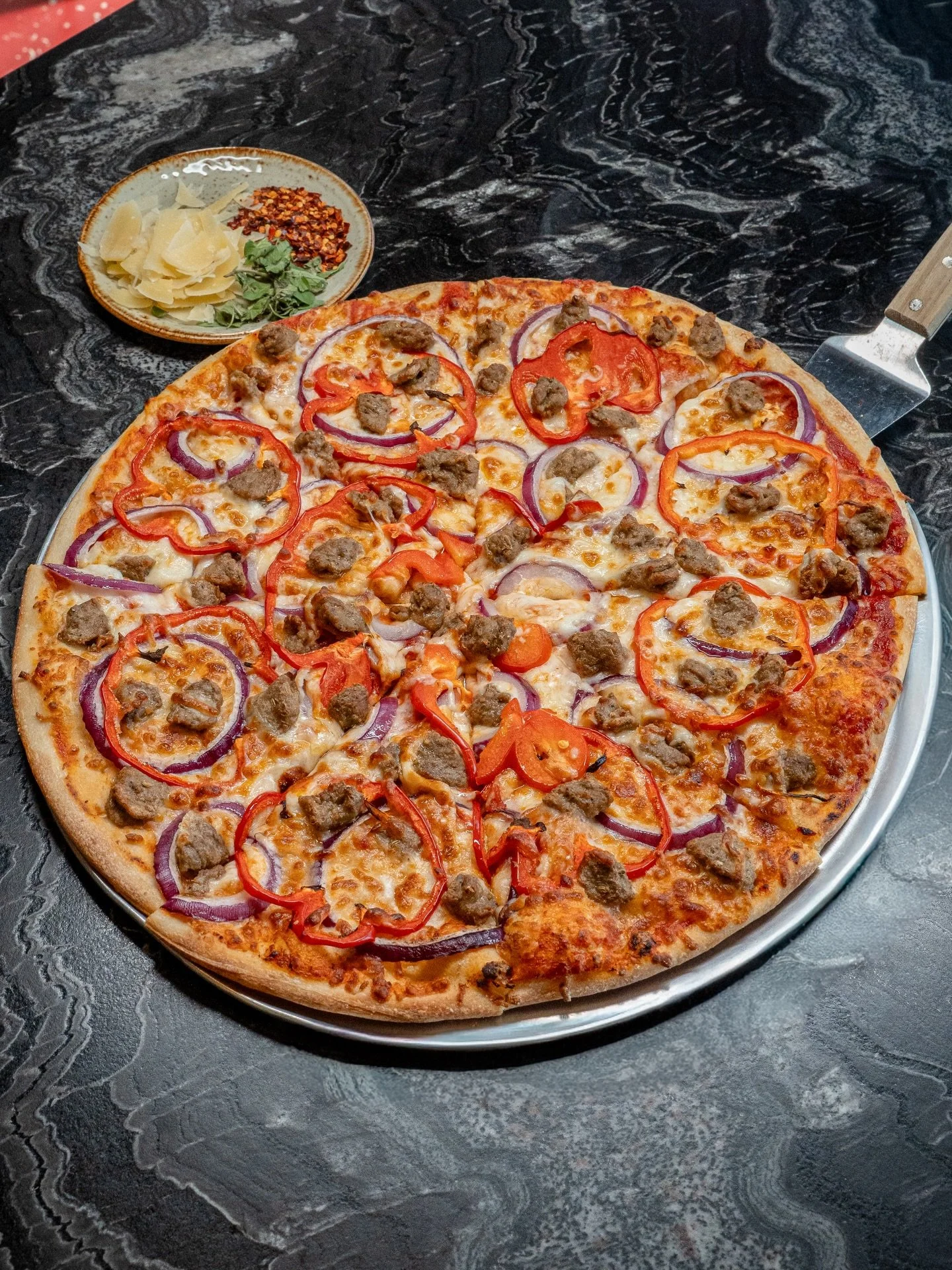 Fresh from the Oven! 🍕

One of our signature Pizzas: Sausage. 
Sweet Italian sausage, red onions and red peppers. 

#pizzeria #lovepizza #houstonrestaurants #italianflavors #houston