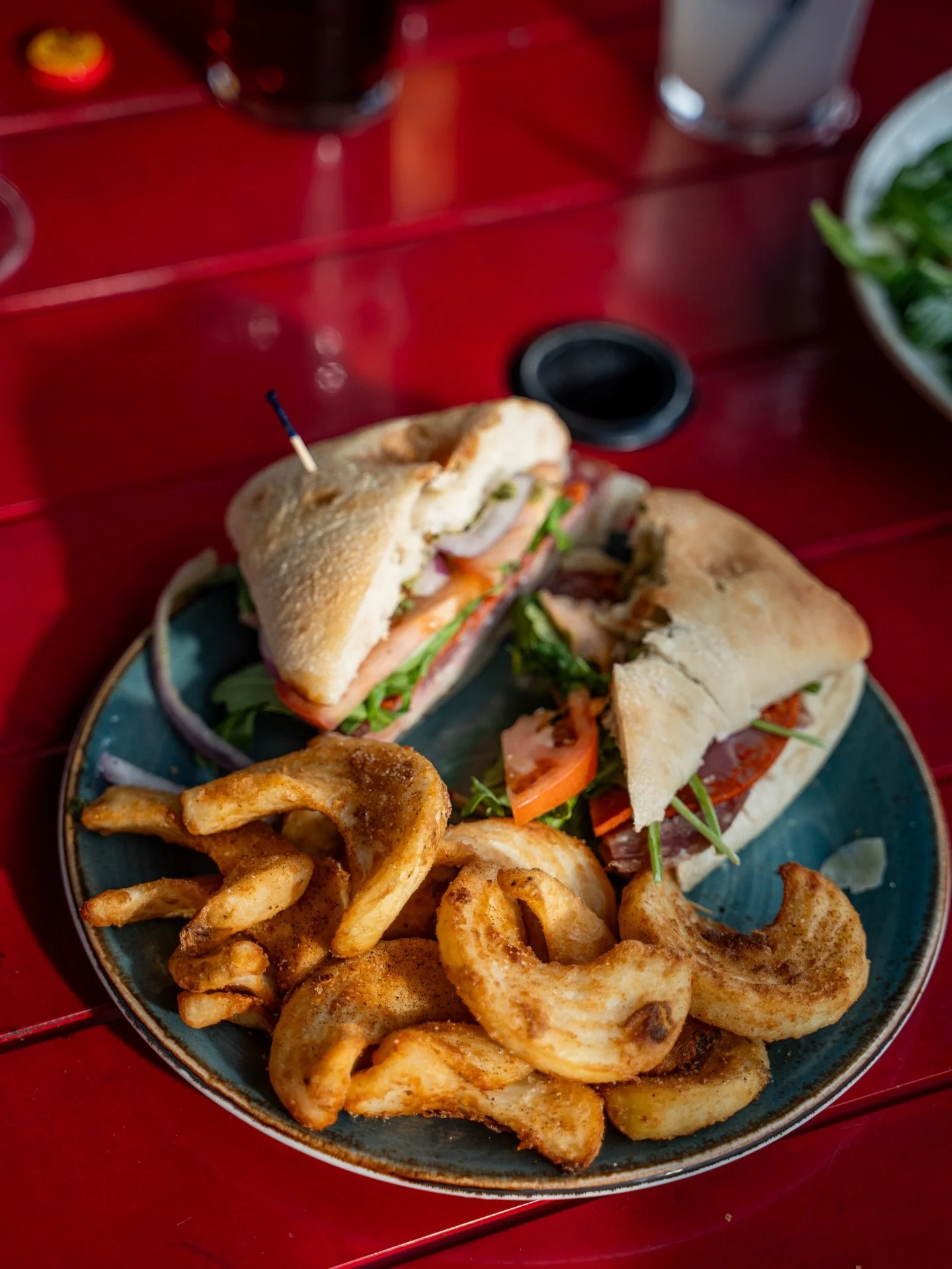Days like this were made for our patio&hellip;🌆

Good food on the table, drinks in hand, and great company around!

#lunapizzeriahouston #houstonfood #houstonrestaurants #hangout #greatspot