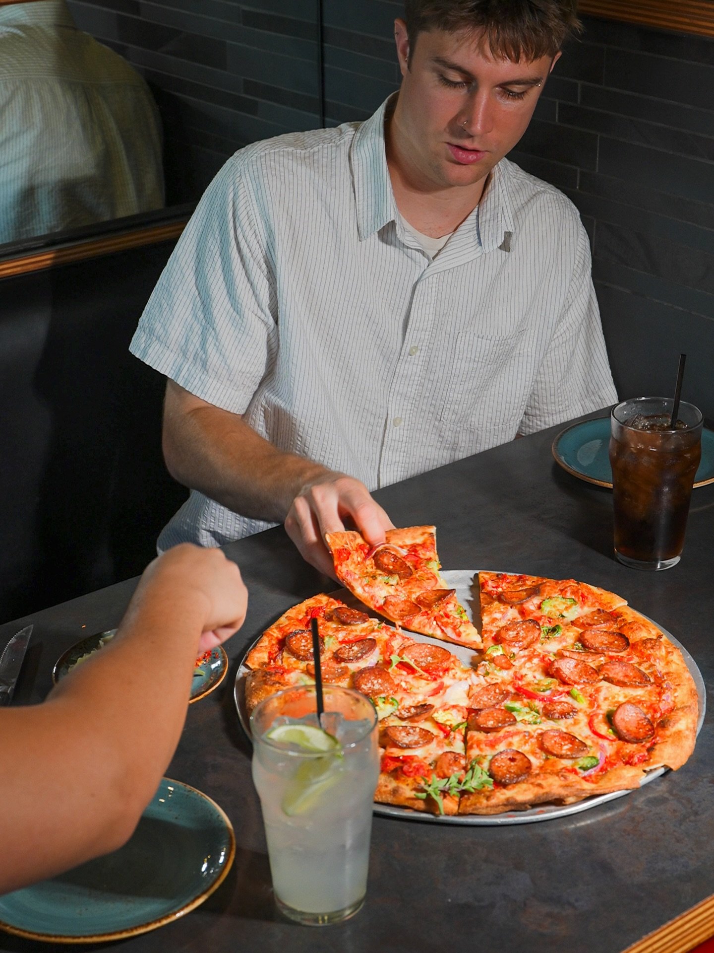 🍕Dro in, grab a table and enjoy your favorites!

#lunapizzeriahouston #houstonfoodies #houstonpizza #lovepizza