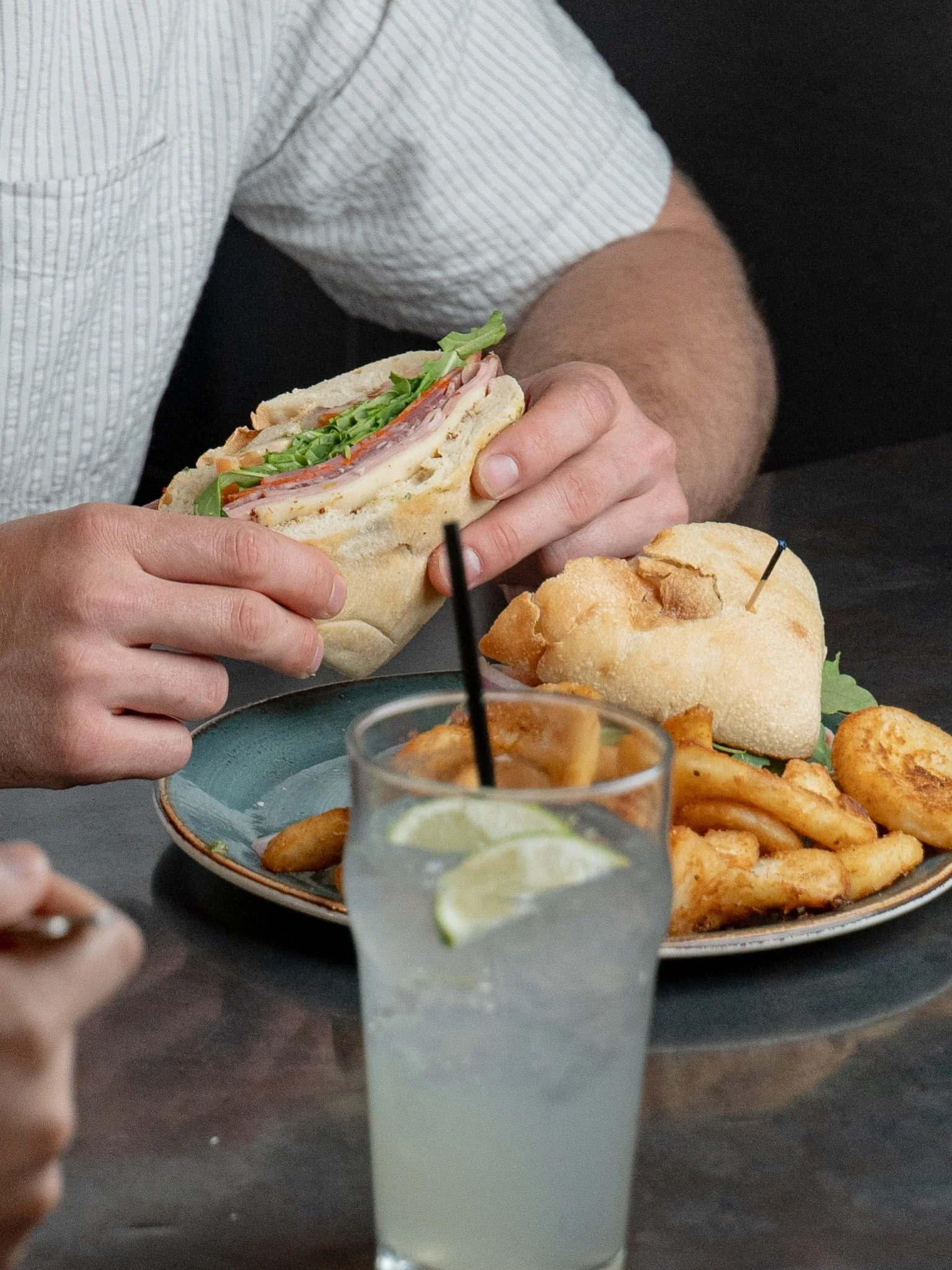 Luna Pizzeria is your neighborhood spot for great pizza, and easy feel-good meals.

#lunapizzeriahouston #houstonfood #lovepizza #localrestaurant #eatgood