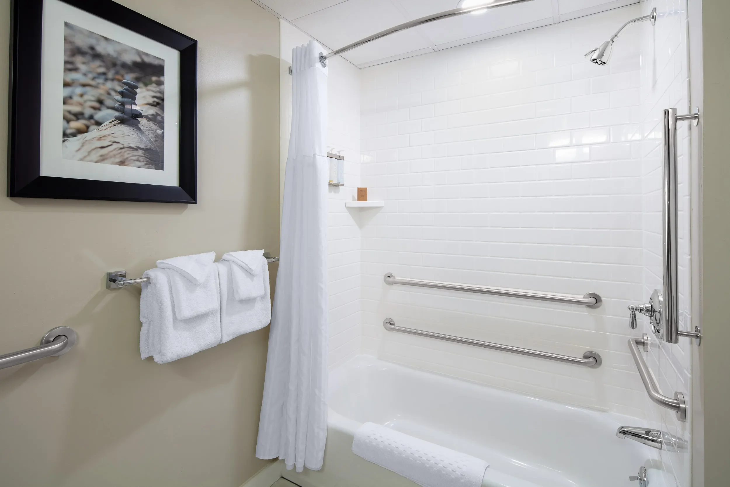 AO-6202-3_Bathroom-Shower-Kevin-Edge-Photography-23.webp