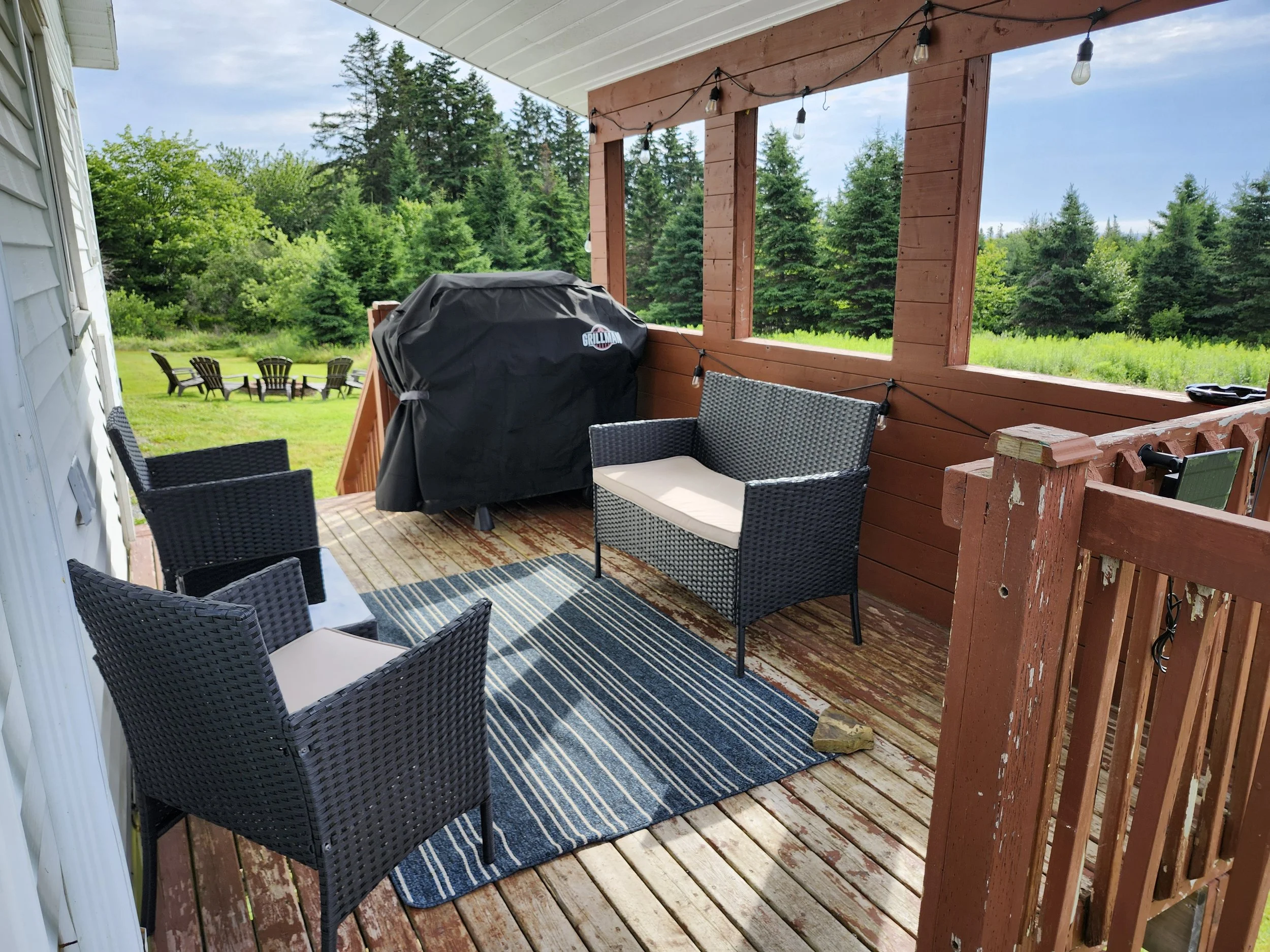 Outdoor seating and BBQ for relaxed meals and easy evenings.