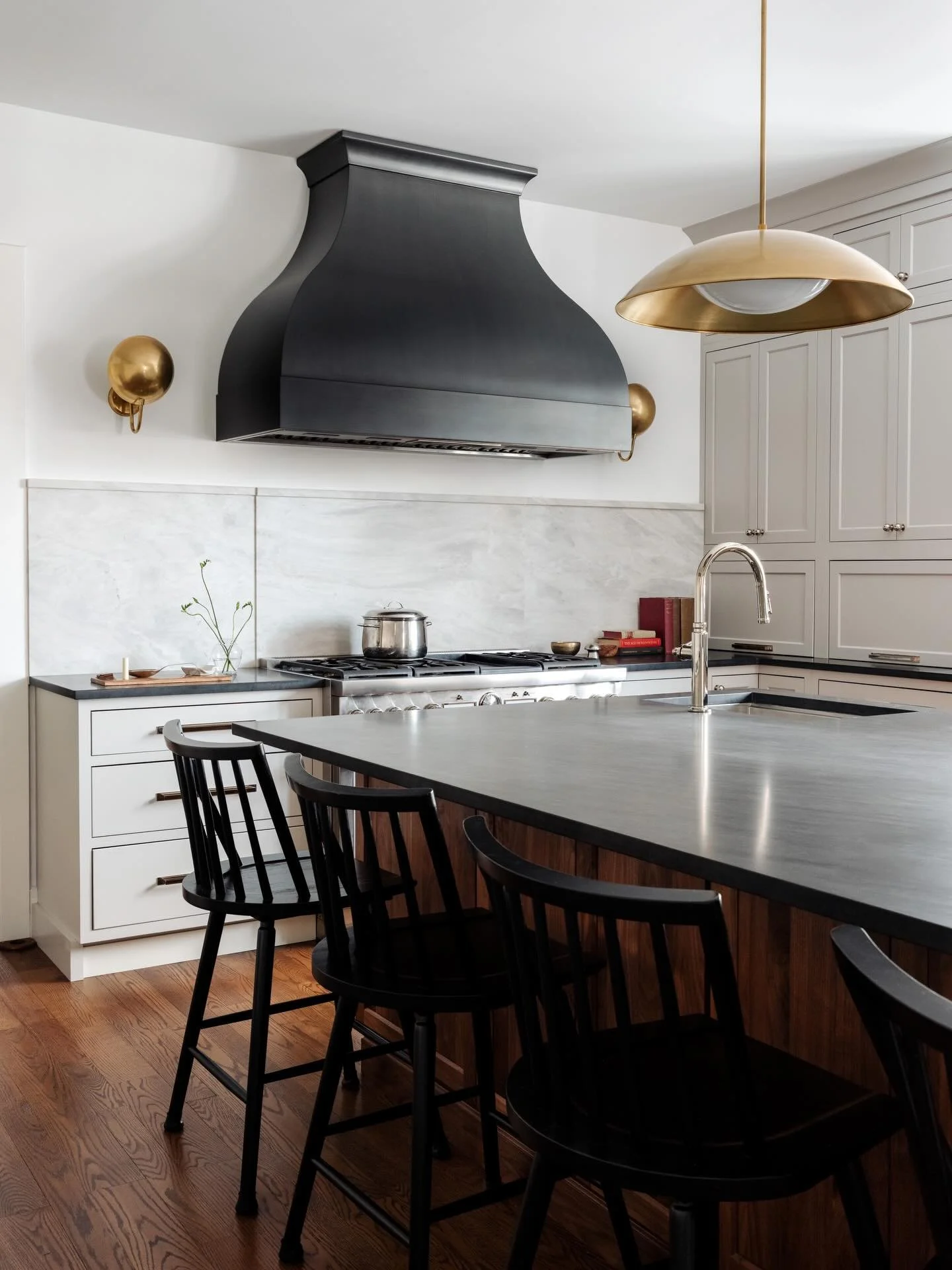 1880&rsquo;s home has a new kitchen! A 60&rdquo; @copperhoods makes a statement as soon as you enter this chef&rsquo;s workspace.