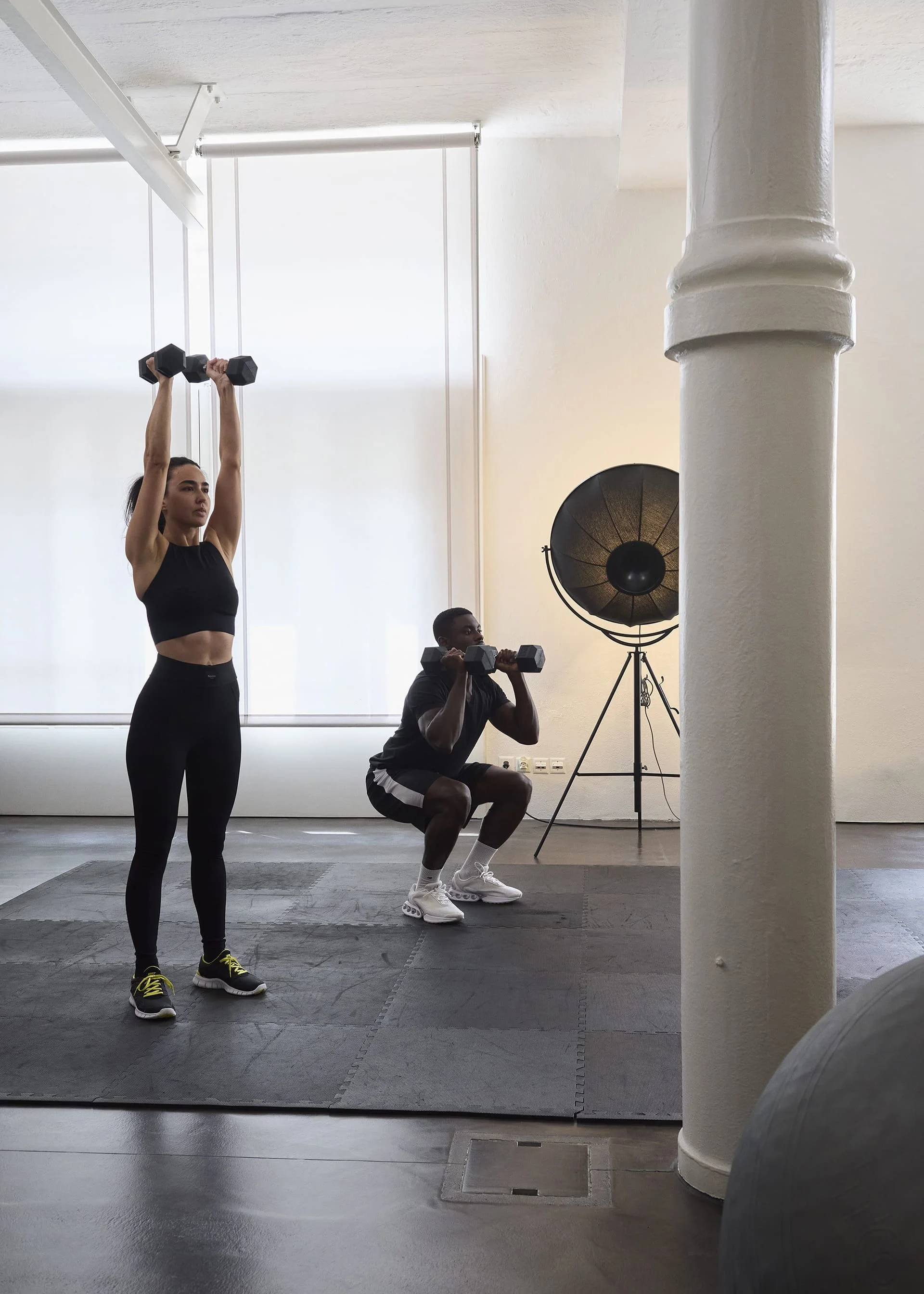 MULADHARA_STORM STUDIO_Private Gym Zuerich Seefeld_Training mit Gewichten.jpg