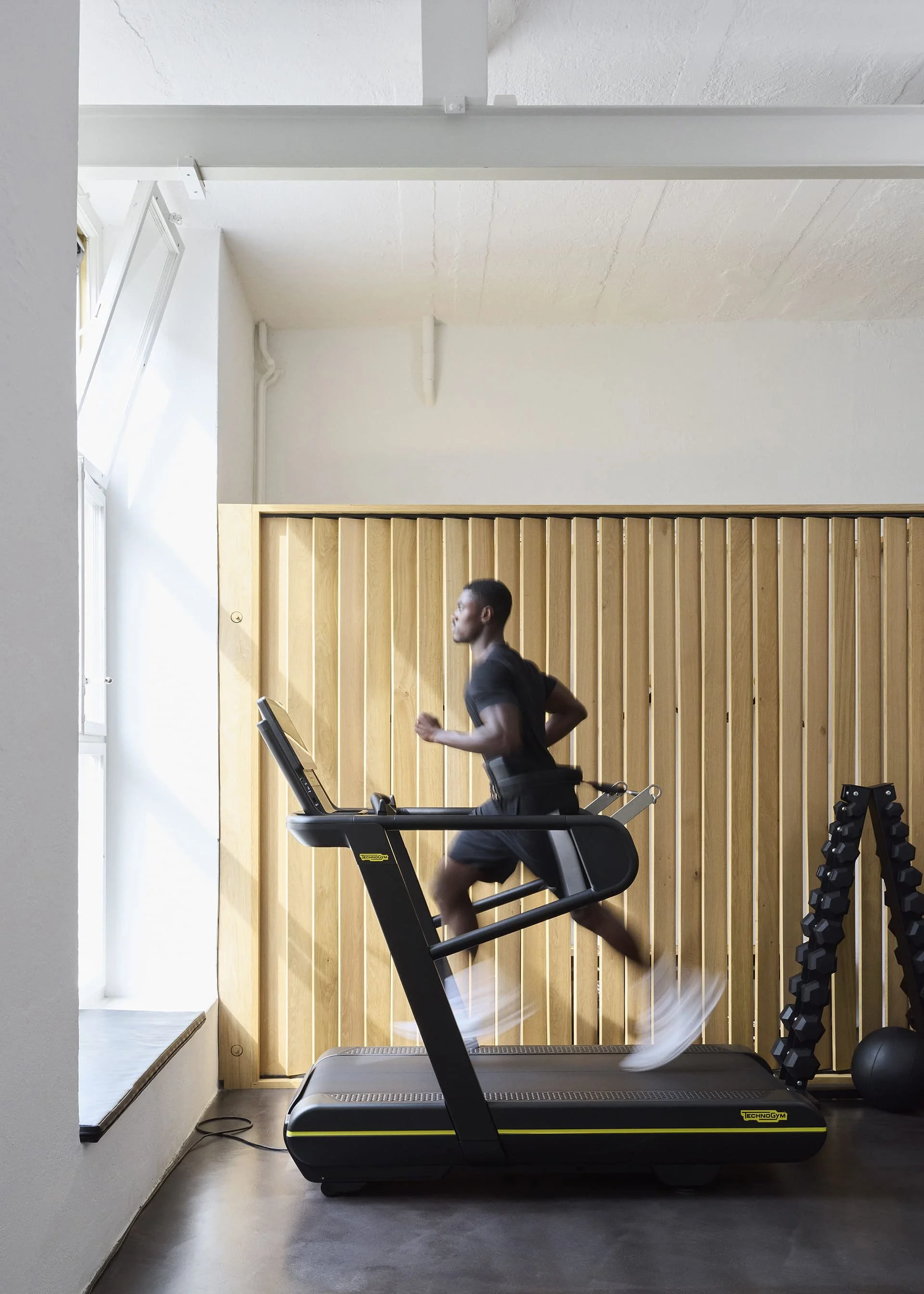 MULADHARA_STORM STUDIO_Private Gym Zuerich Seefeld_Technogym Laufband.jpg