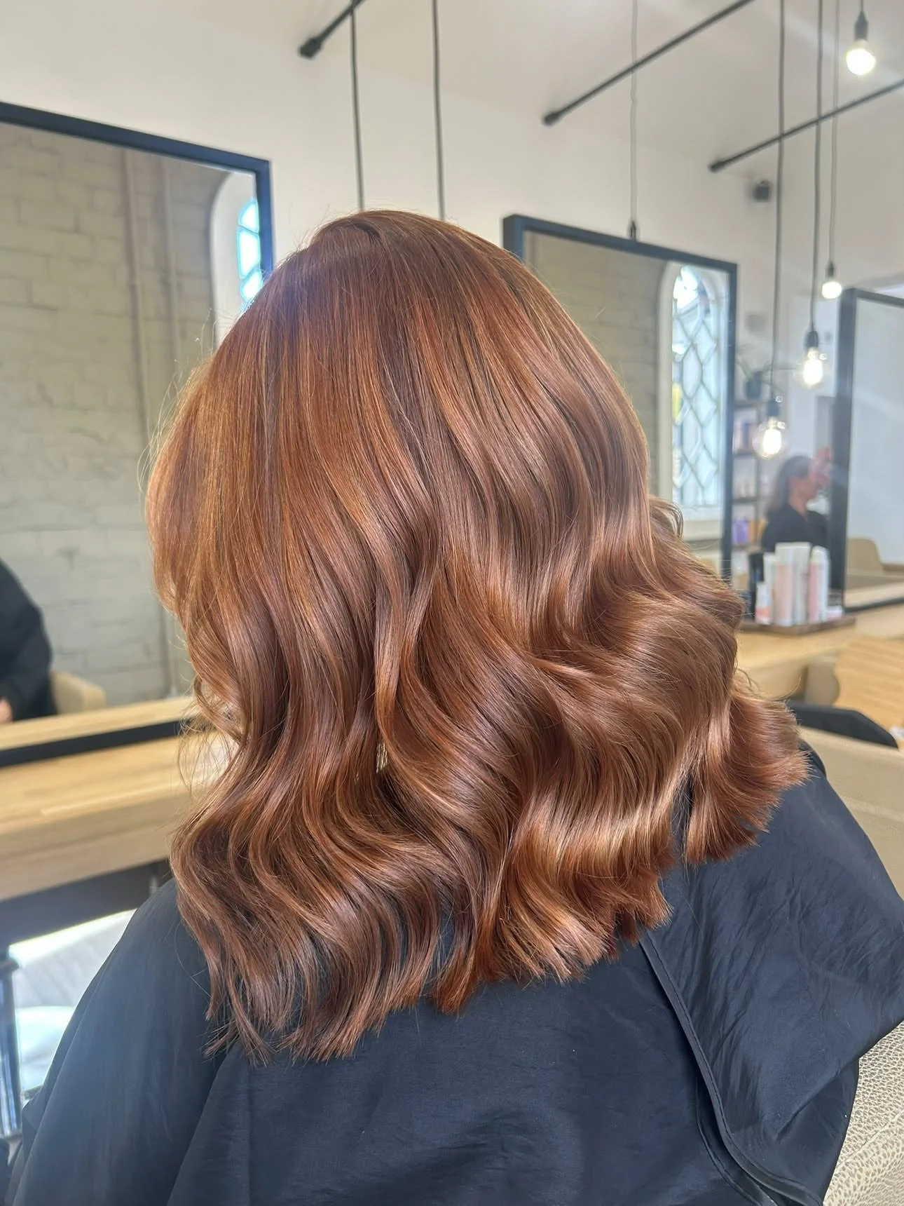 Autumn&rsquo;s basically here, which means copper and auburn colours are about to become necessary 😉

@hairbyrubyjane is a pro, so if you feel like a change or a refresh, book in 🍂