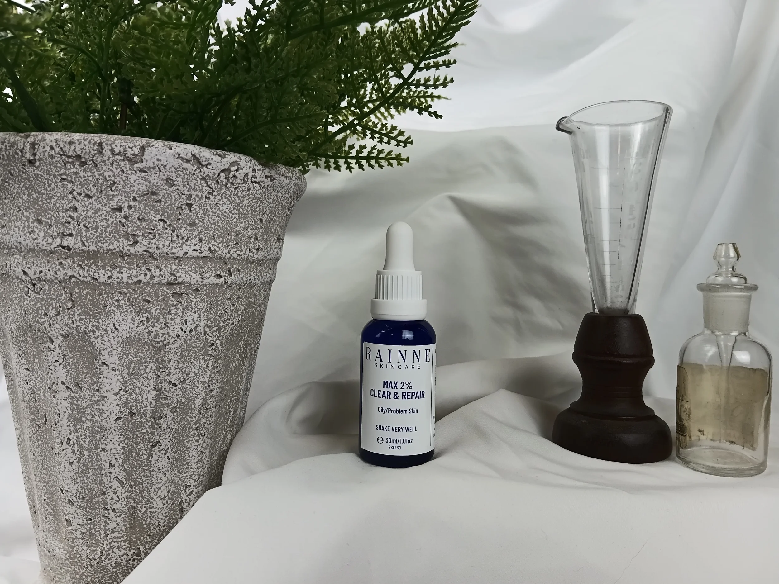 Rainne Skincare - Scene - Plant & Bottle (1).webp