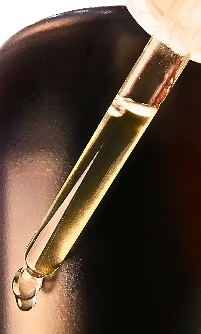 5 Closeup -Pipette & Serum.webp