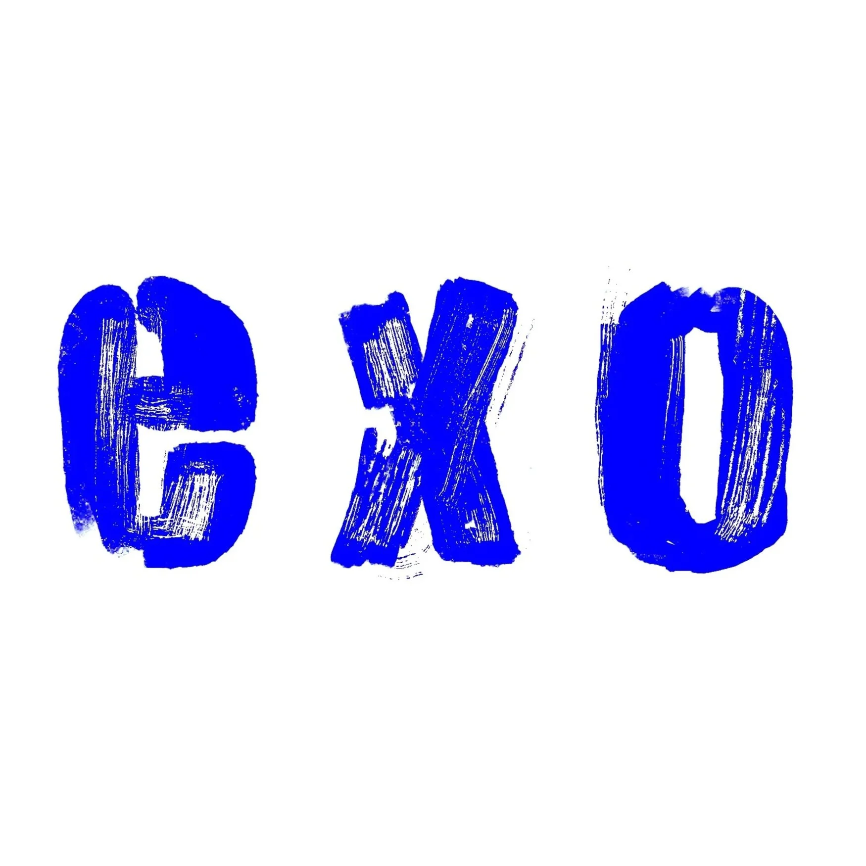 Texto en estilo de pintura que dice 'EXO' en azul sobre fondo blanco.