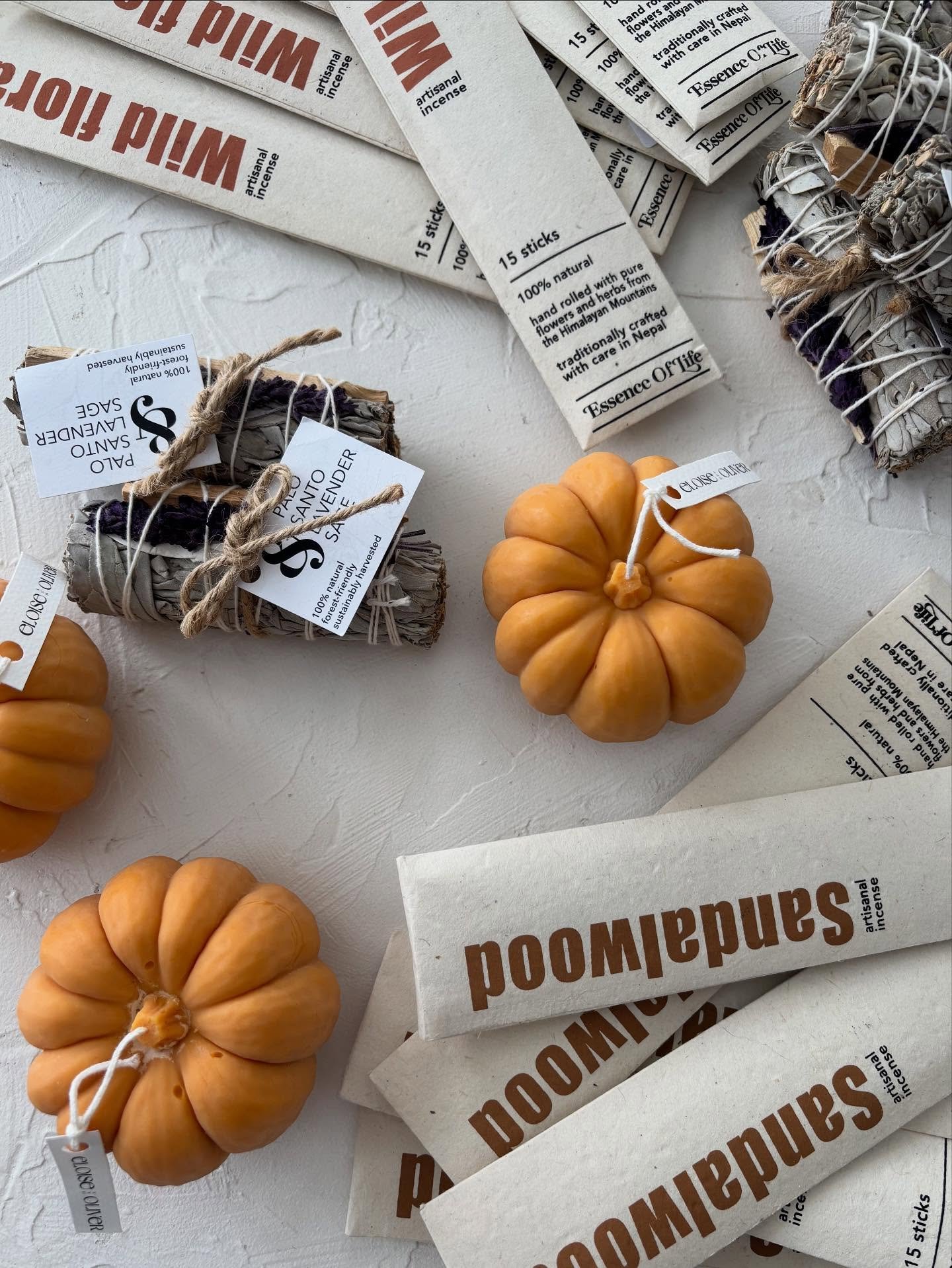 Notre boutique d&rsquo;automne est pr&ecirc;te! 🍁✨ Chandelles, tisanes, tasses, bas, encens, beurres corporel, caf&eacute;, tout y est pour vos soir&eacute;es cocooning&hellip; en plus de nos super produits de skincare habituels, of course ;) On n&r