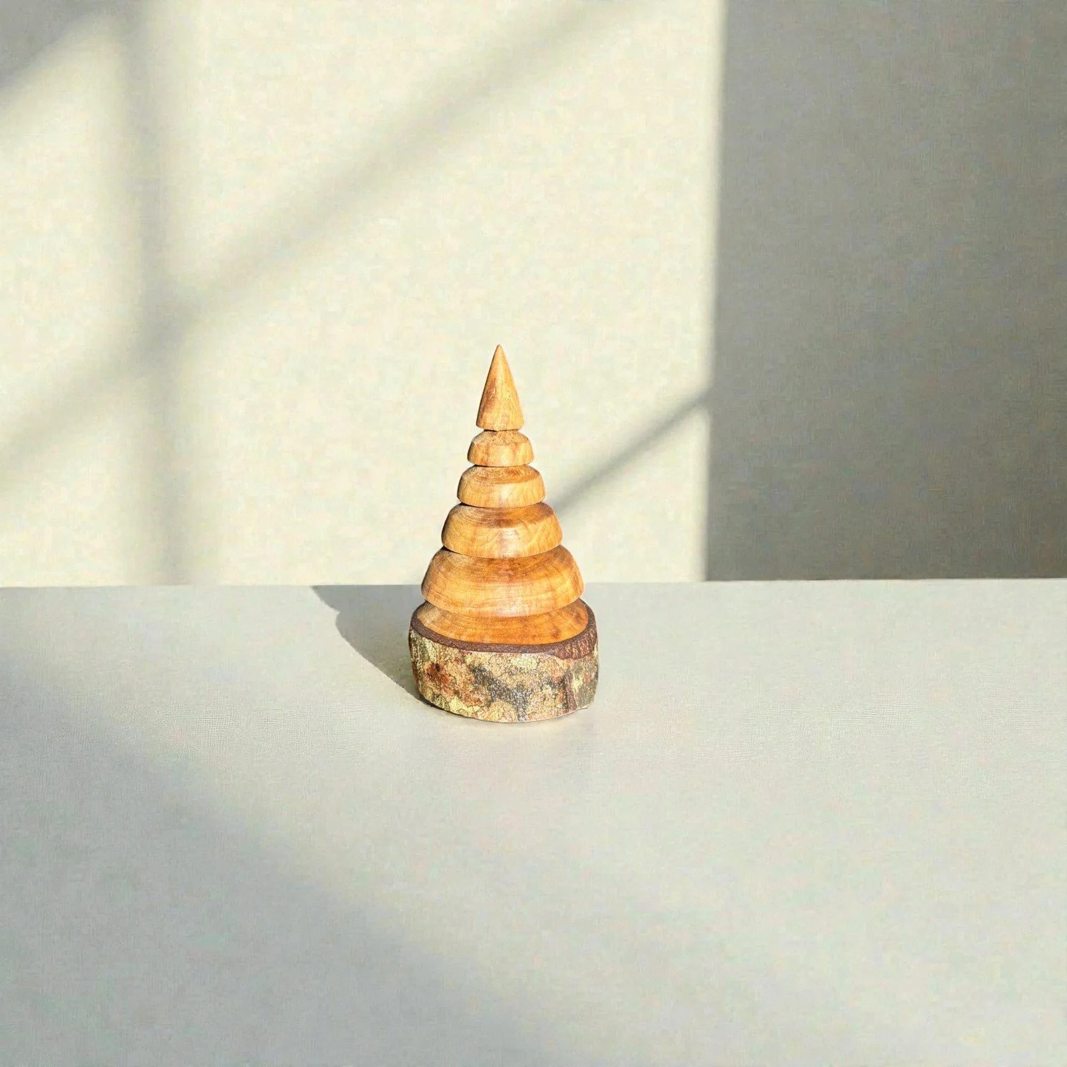 Holzbaum, gedrechselt