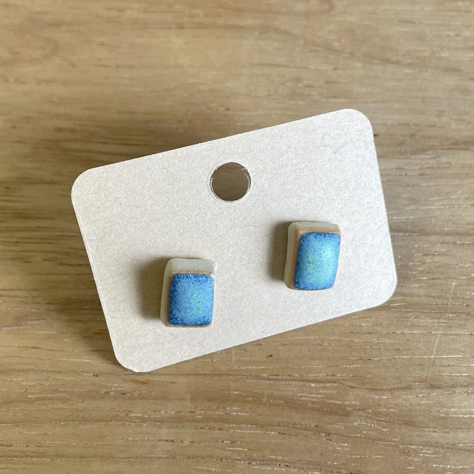 Ohrstecker eckig · blau-türkis, offener Rand