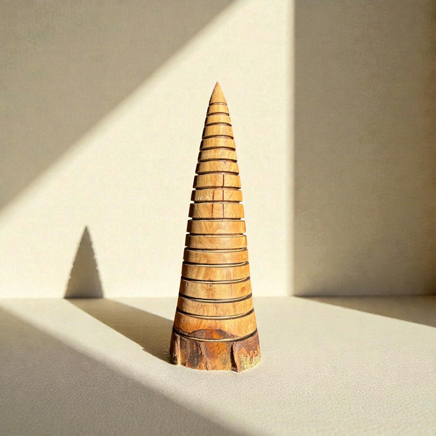 Holzbaum, gedrechselt