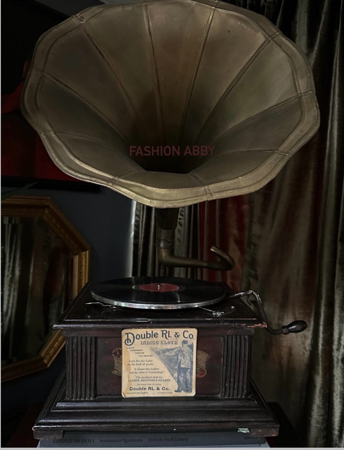 Antique Victrola Phonograph