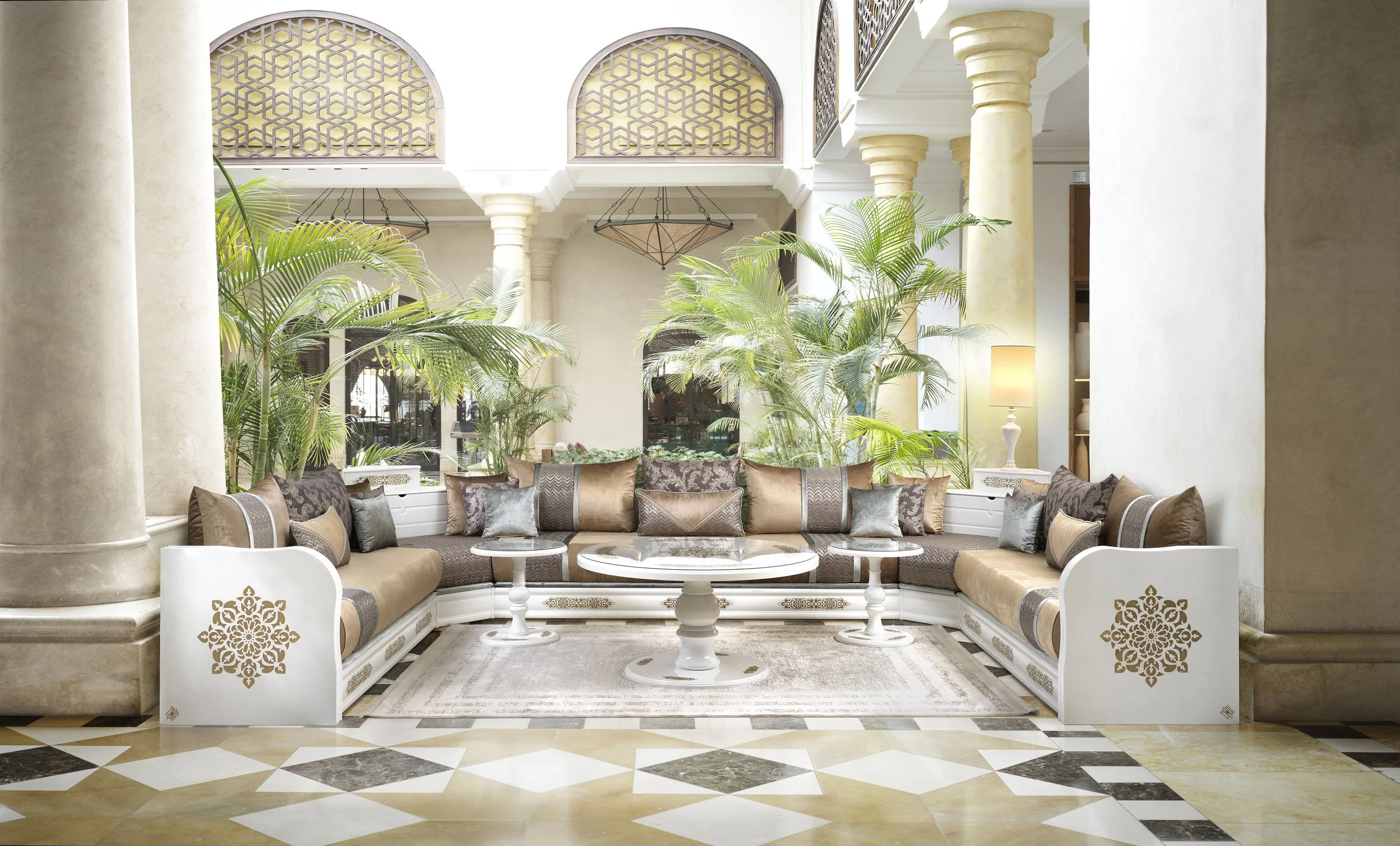 TOUAREG BIANCO LUC-ORO_FRONTALE_AMBIENTE.jpg