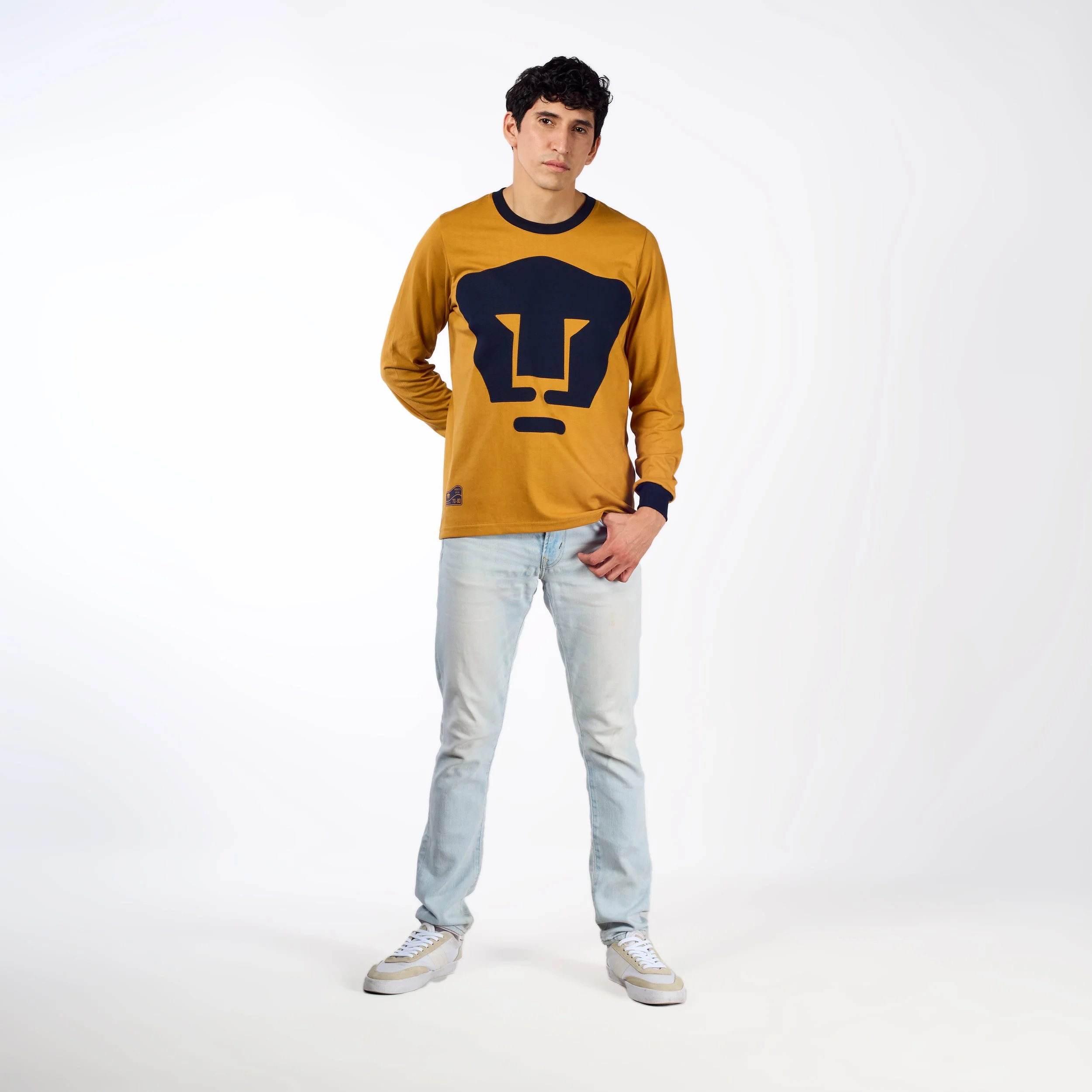 1975-1980 Oro Manga Larga Hombre Frente Full.jpg