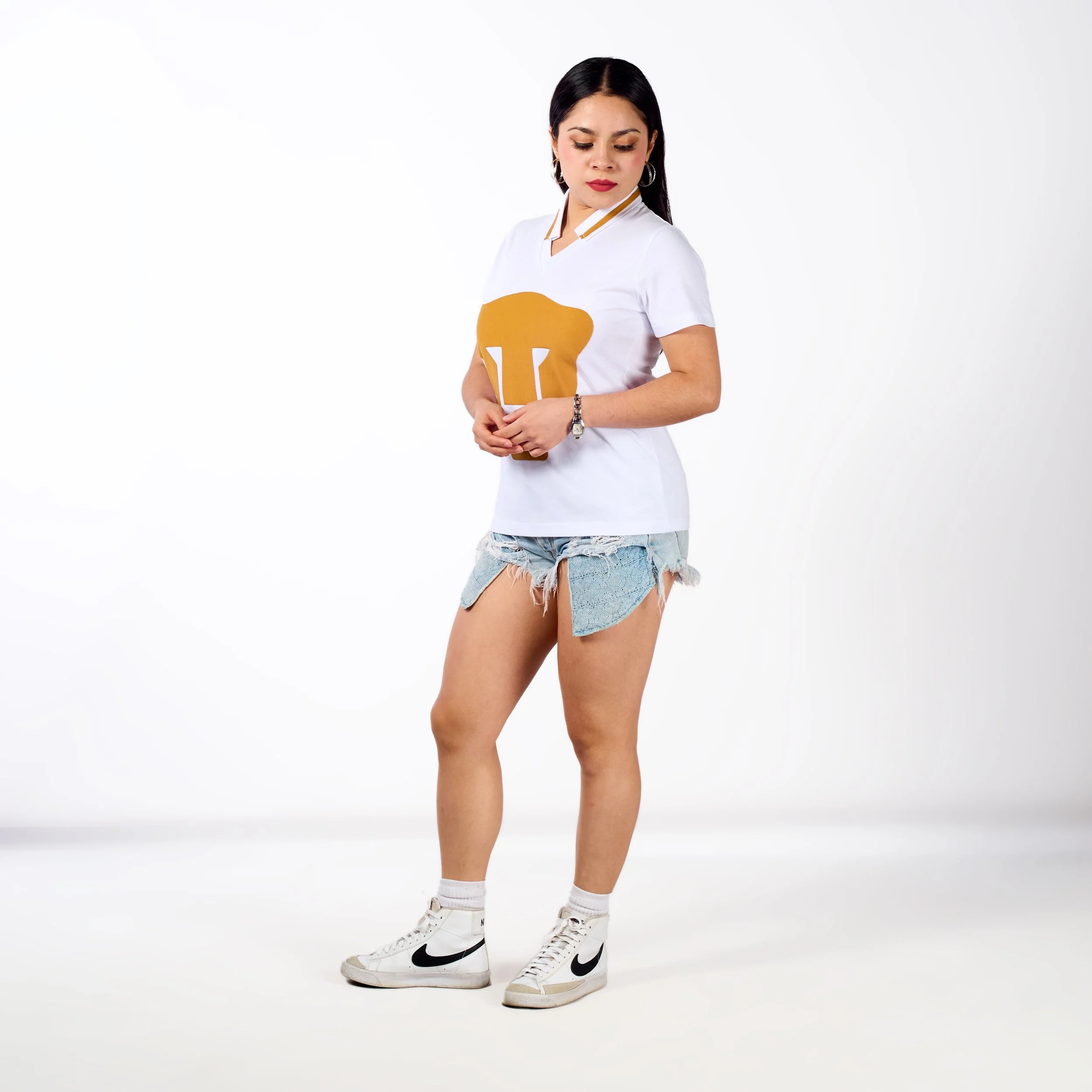 1981-1993 blanco manga corta mujer perfil full.jpg