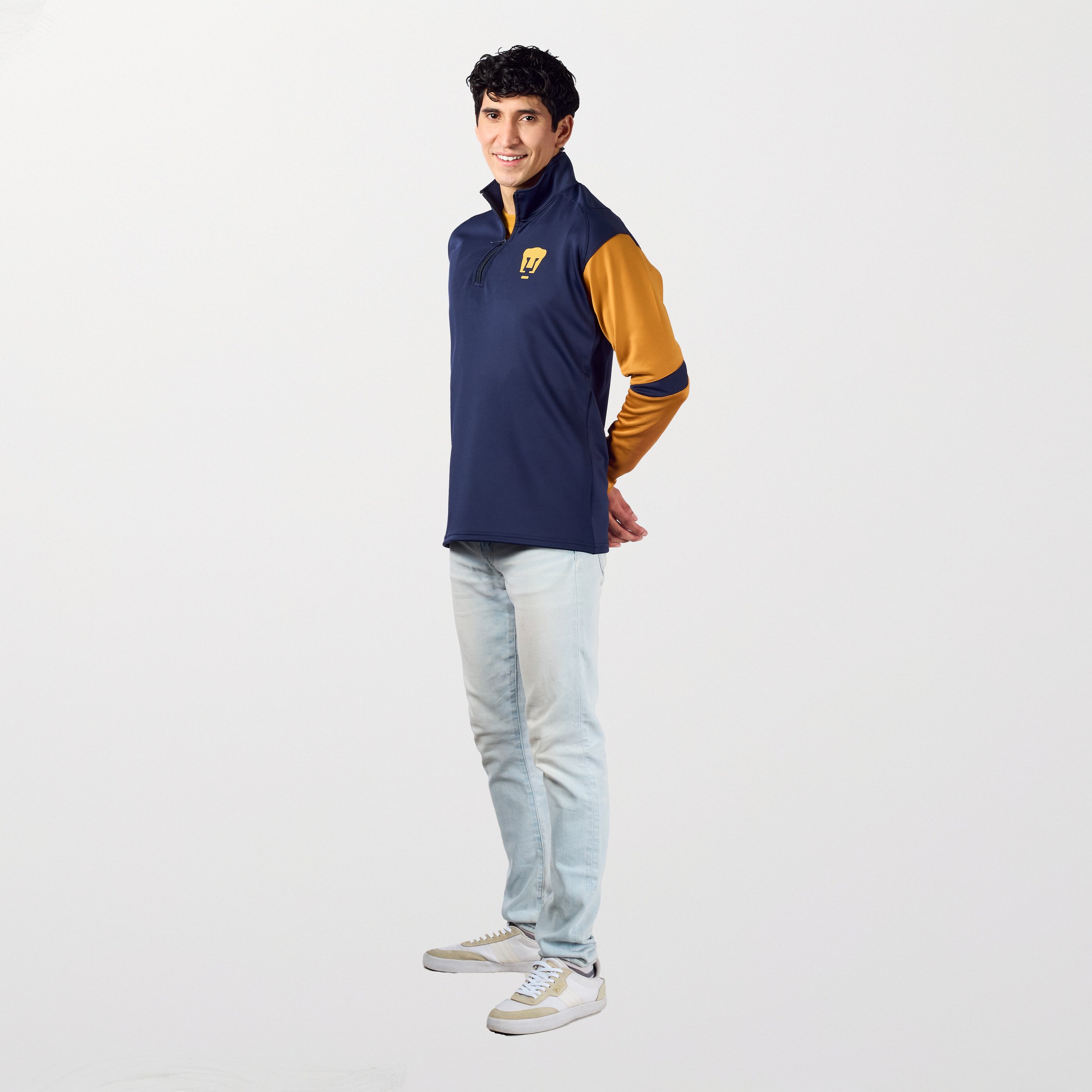 Chamarra azul con mangas oro perfil full.jpg