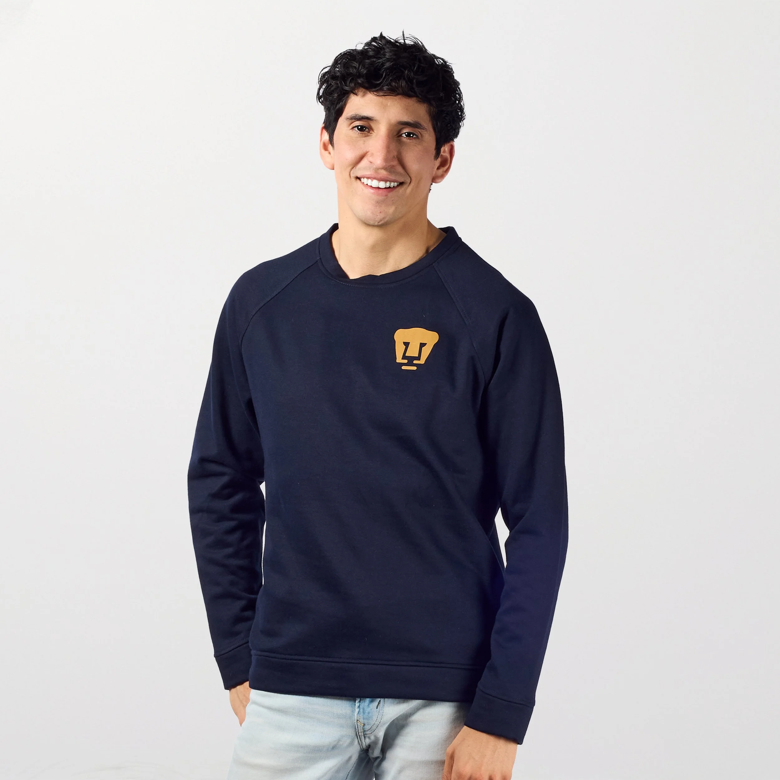 Sudadera azul Puma en pecho frente.jpg