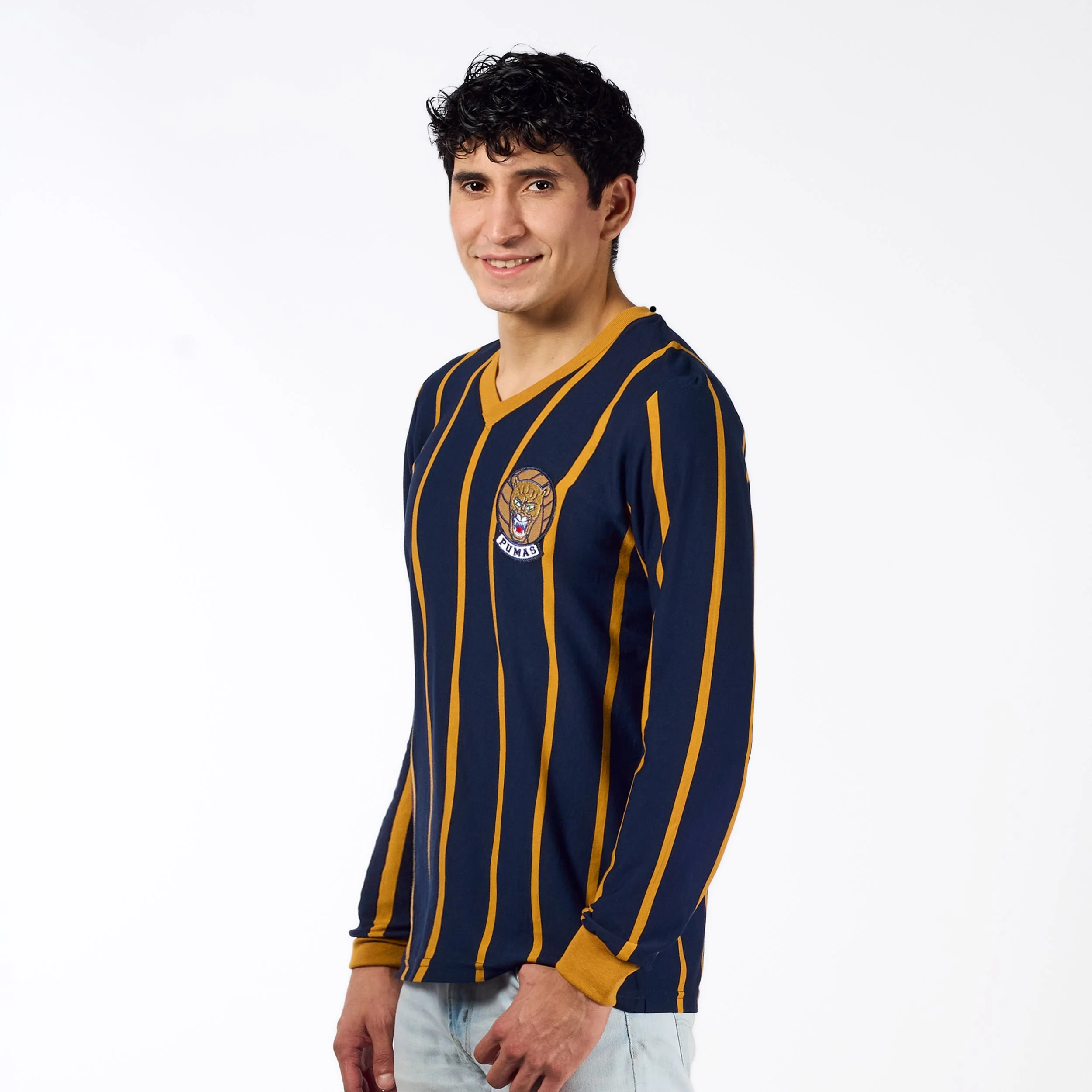 1962-1965 azul manga larga hombre perfil.jpg